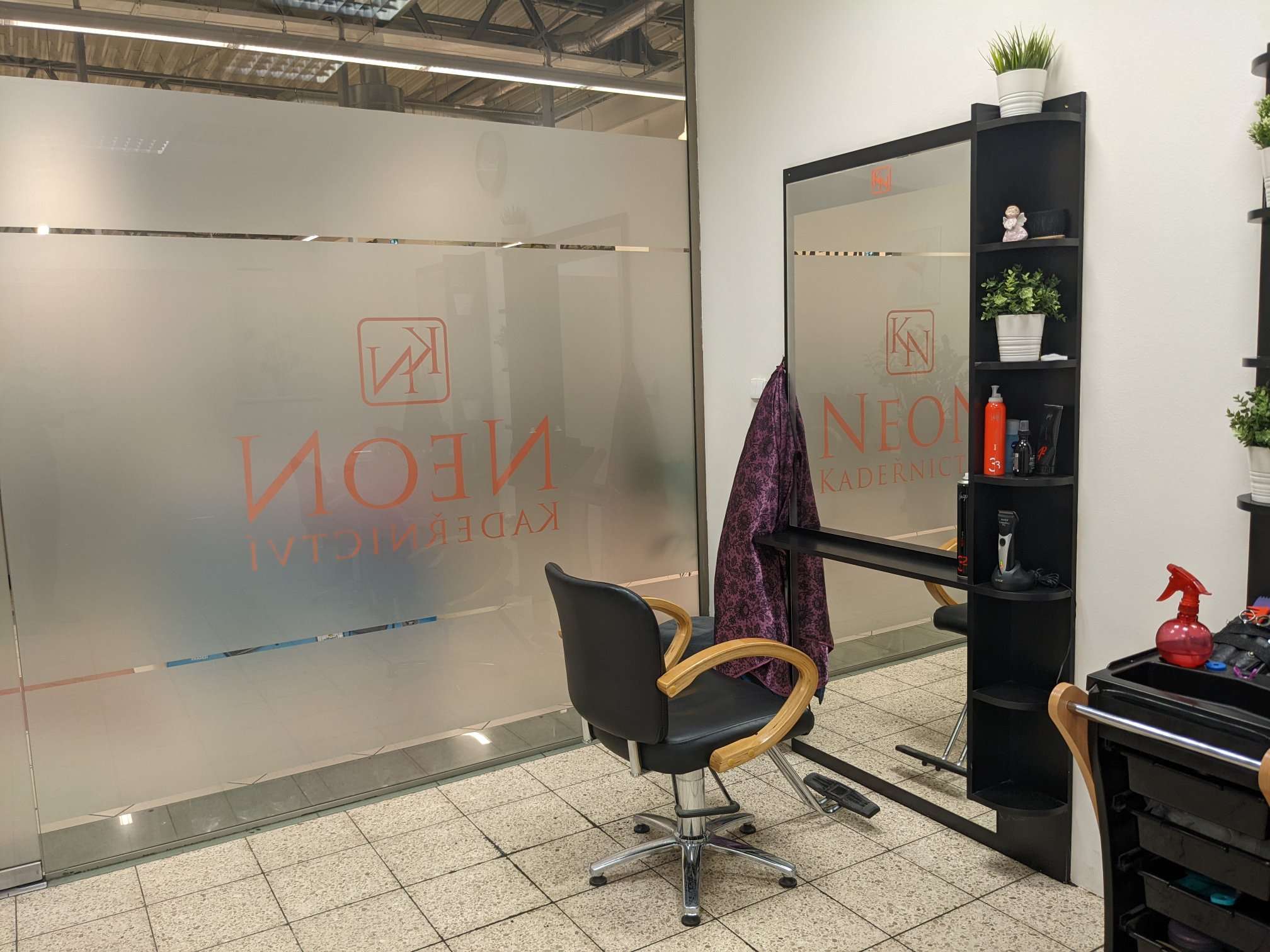 Kadeřnictví Neon foto 2