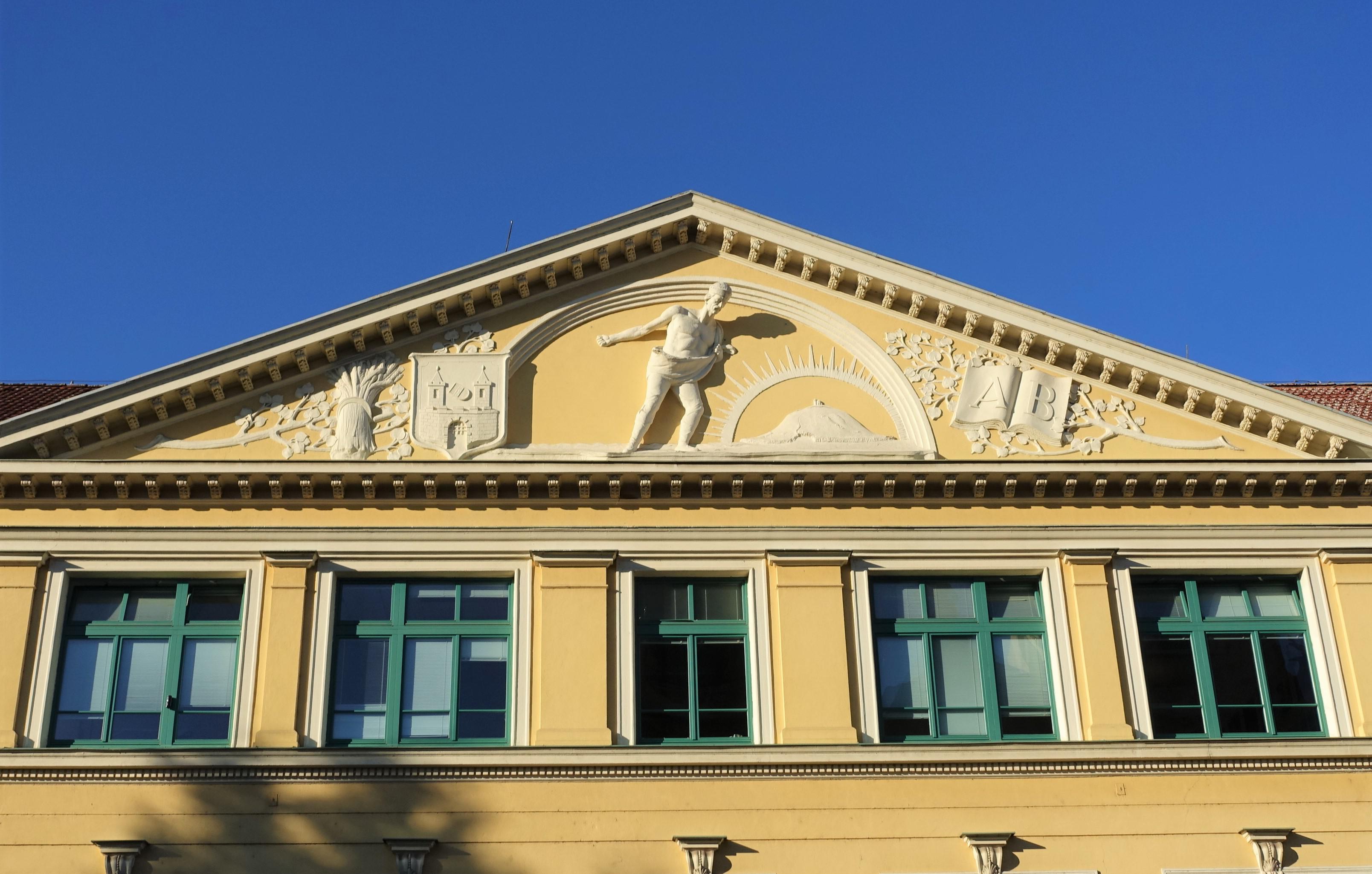 Gymnázium Roudnice nad Labem, Havlíčkova foto 2
