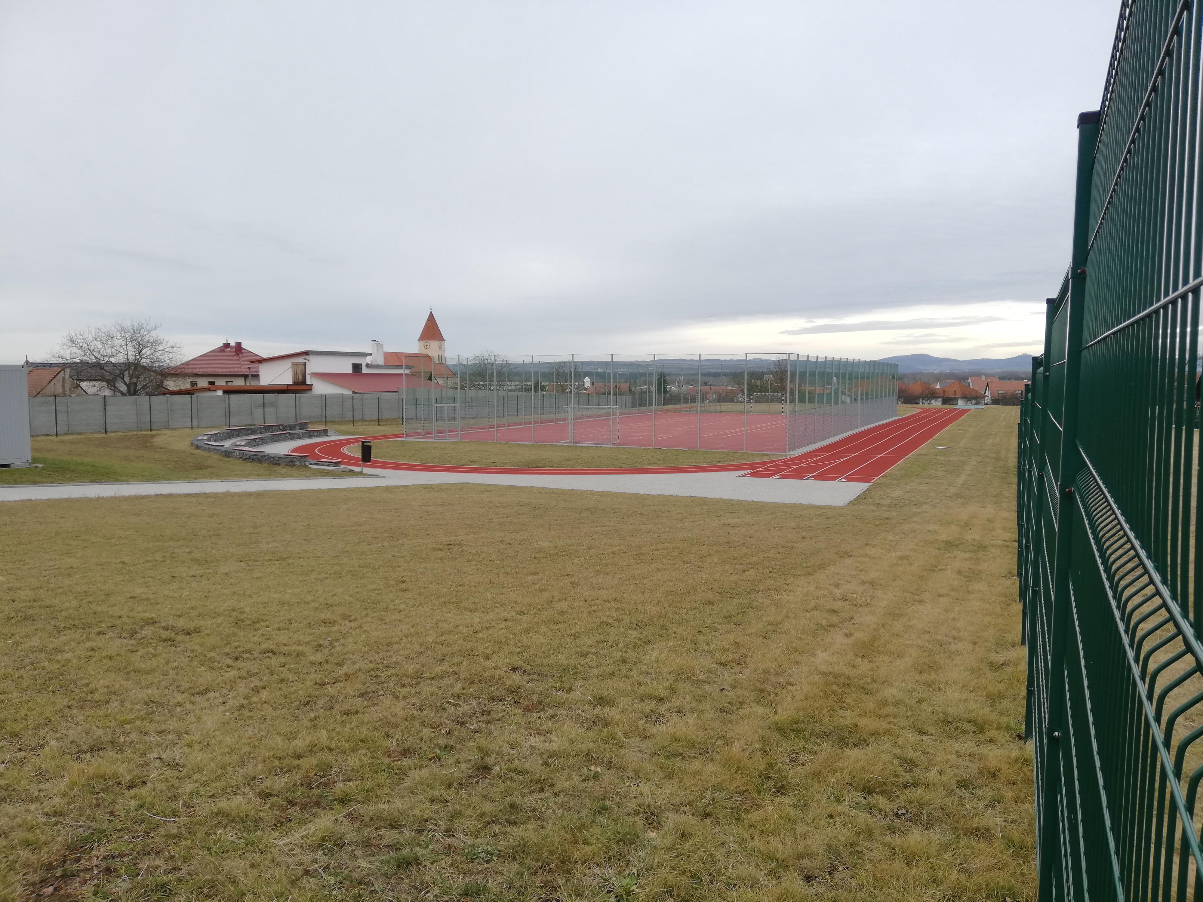 Víceúčelové hřiště Ostrožská Nová Ves foto 2
