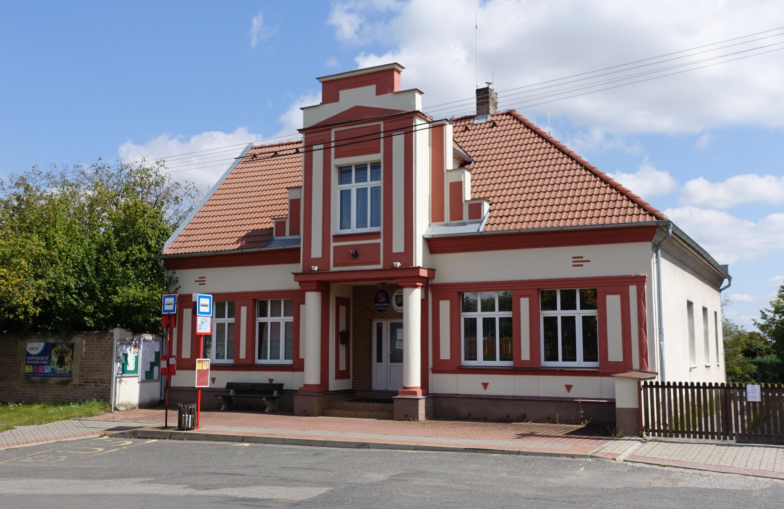 Cvrčovice - obecní úřad foto 3