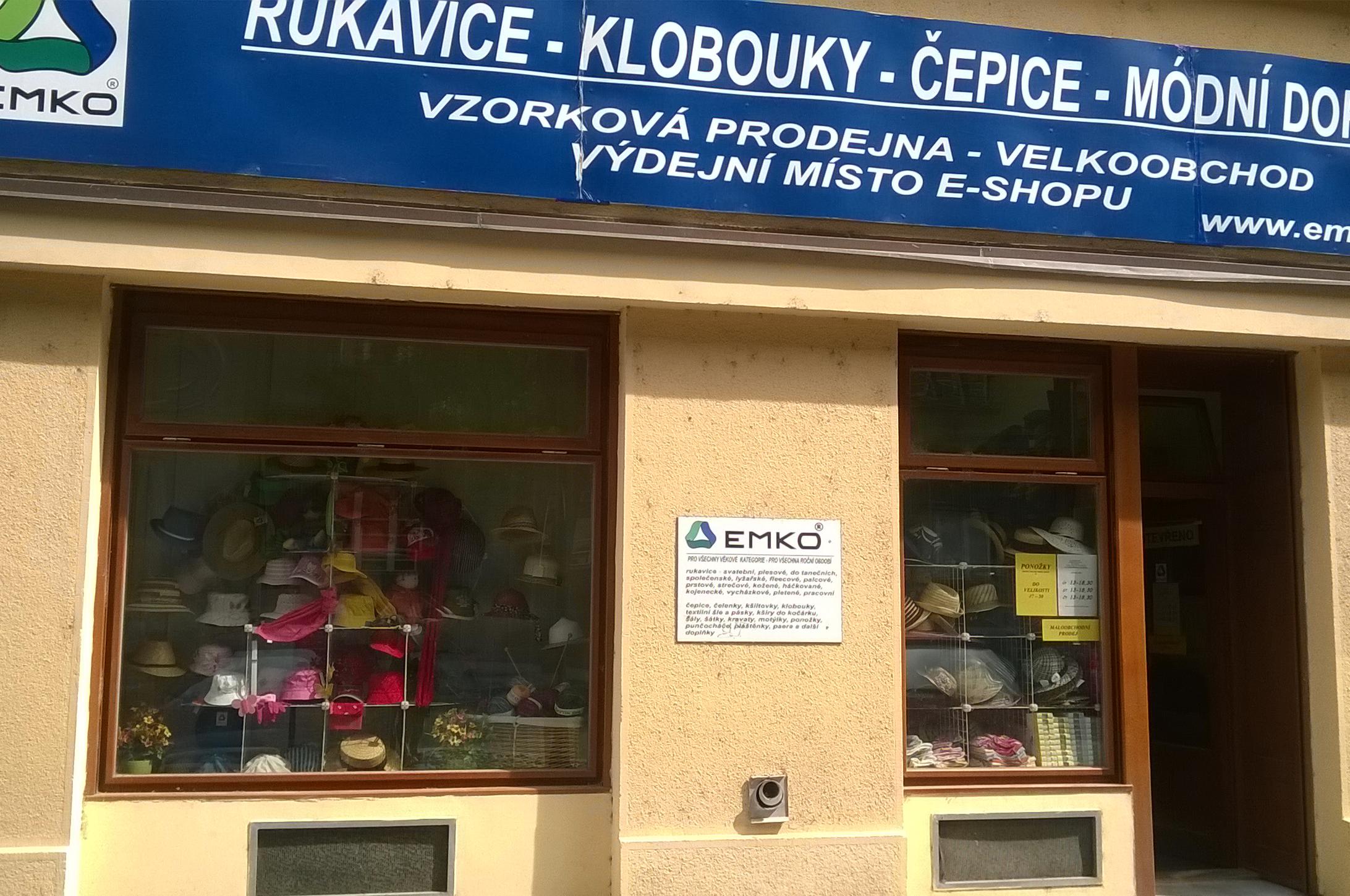 Klobouky, čepice, rukavice - Eva Mrázková