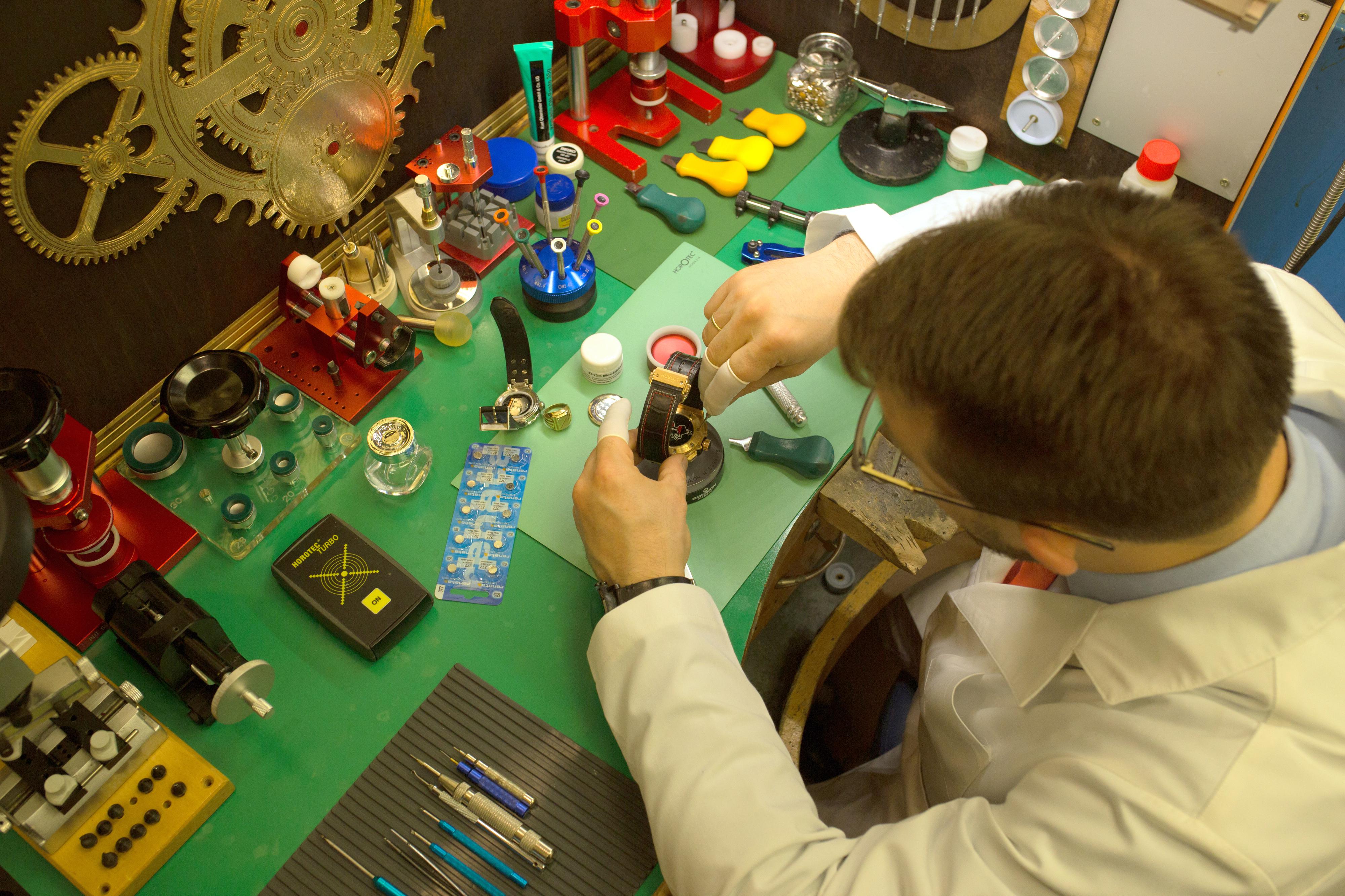 Výměna baterie v hodinkách a vodotěsných hodinek