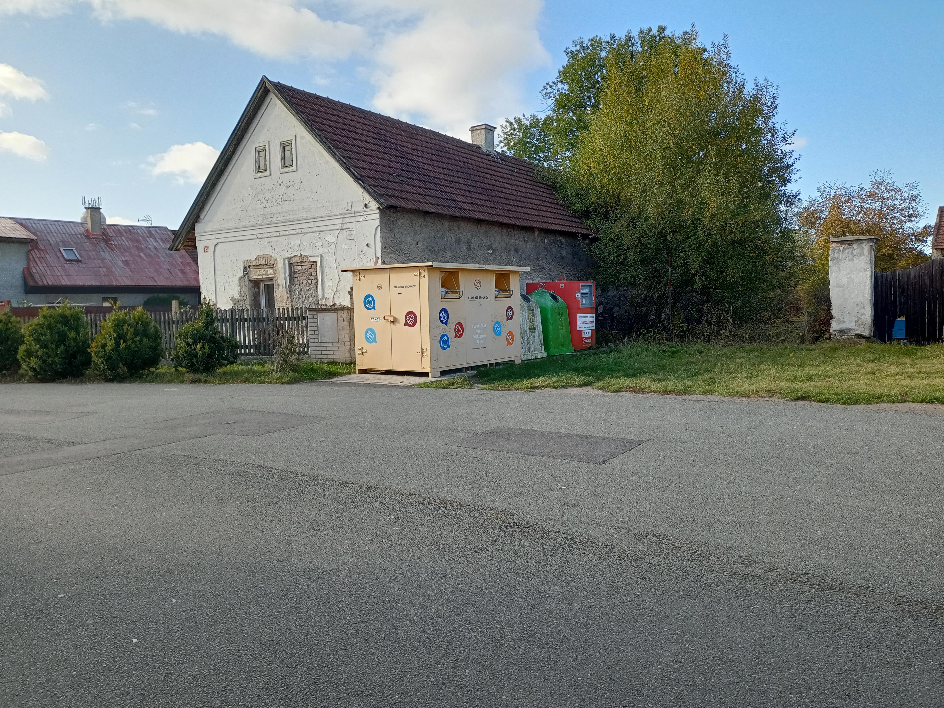 Obecní dvůr obce Velký Osek foto 2