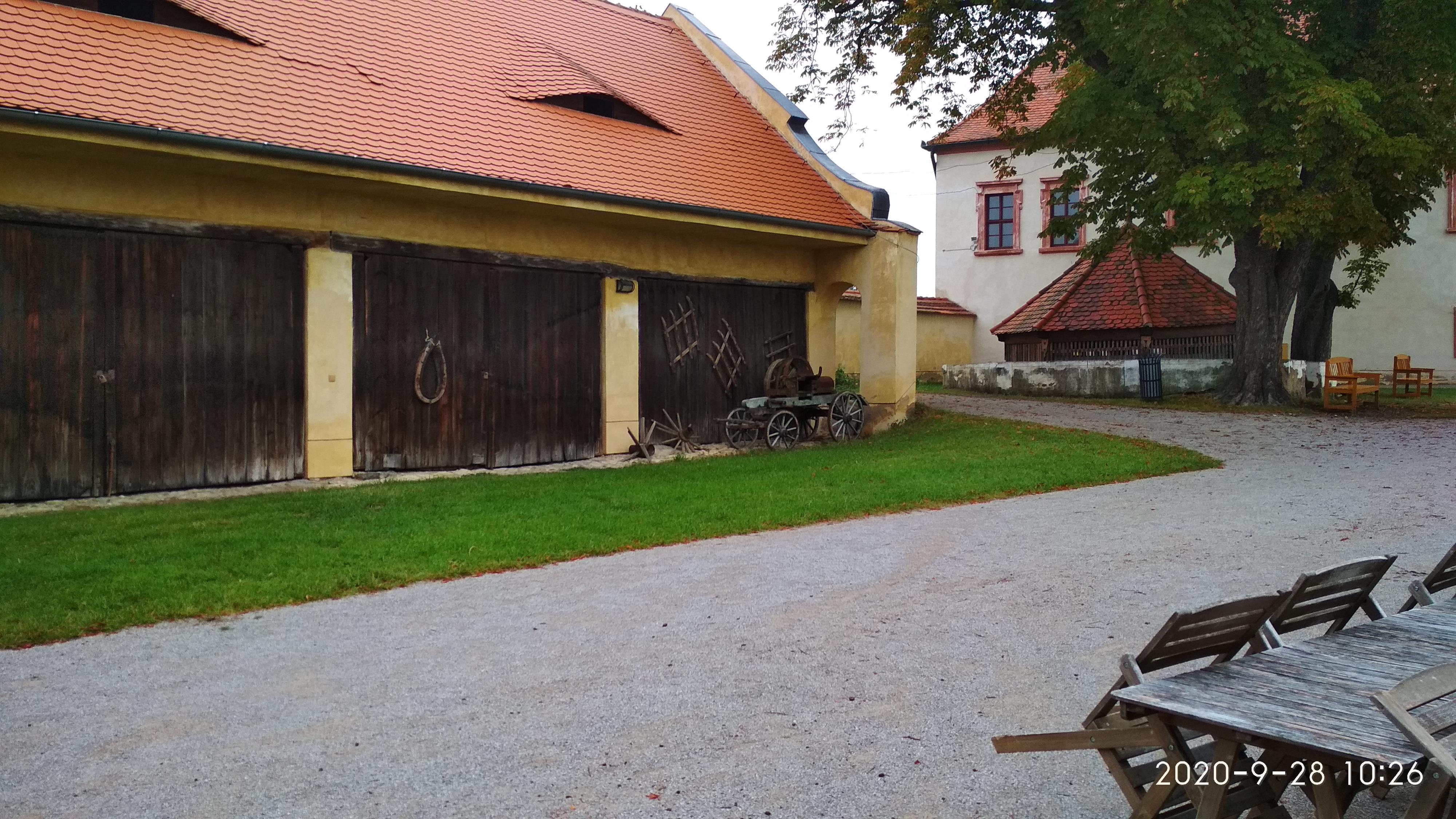 Občerstvení Zámek Nový Hrad foto 2