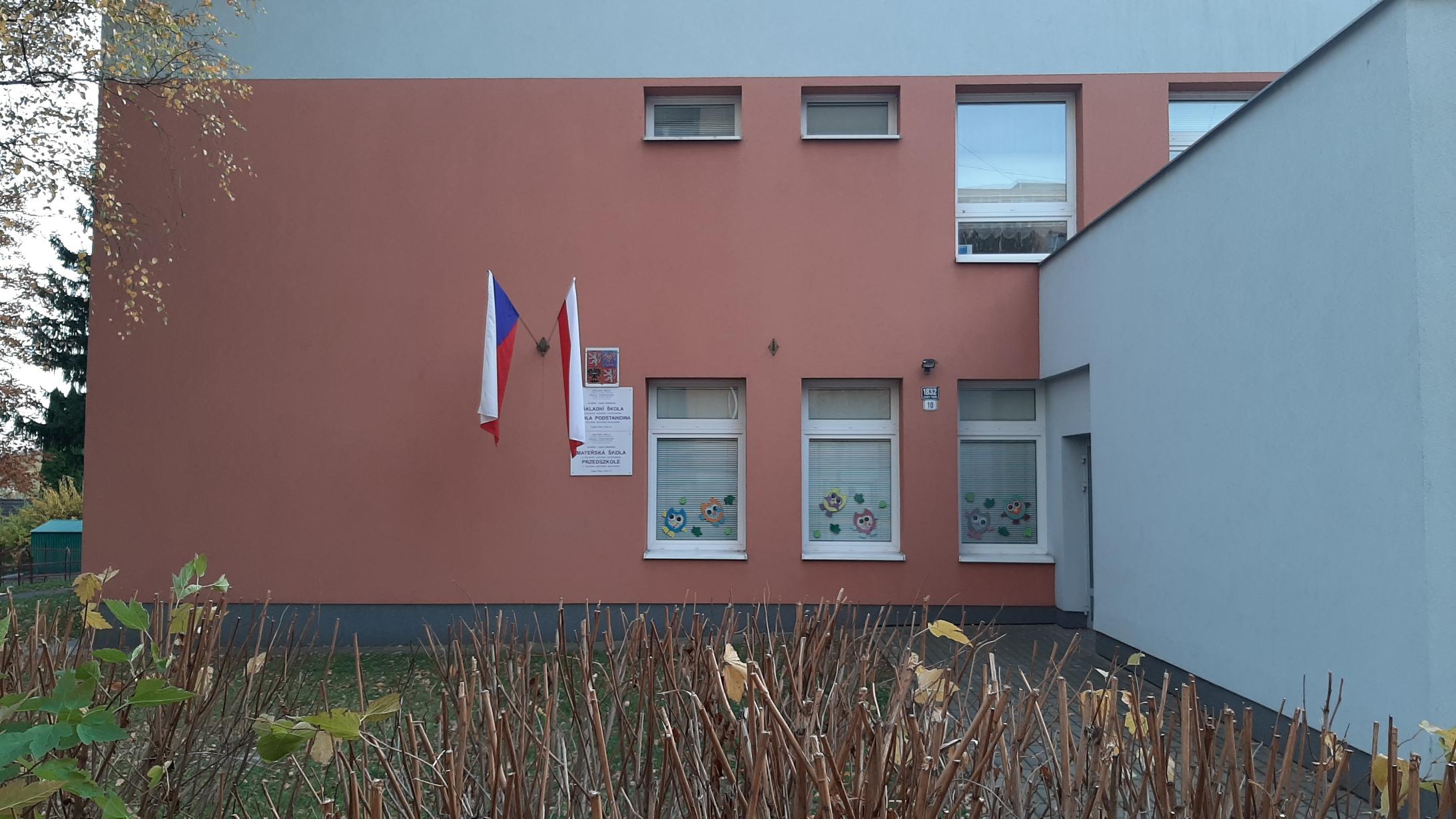 ZŠ a MŠ s polským jazykem vyučovacím Český Těšín, Polní foto 1