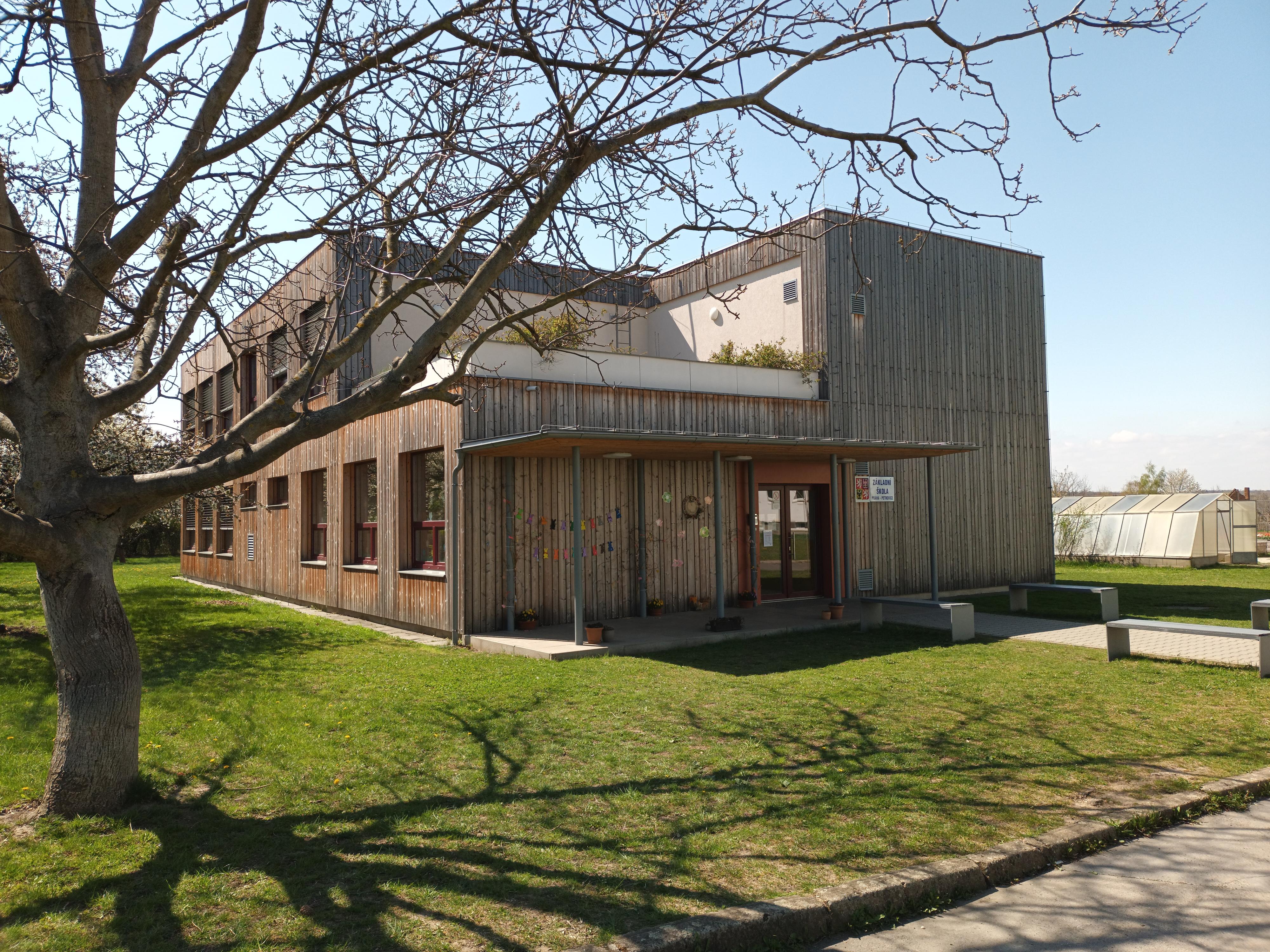 ZŠ Praha-Petrovice, Dopplerova foto 4