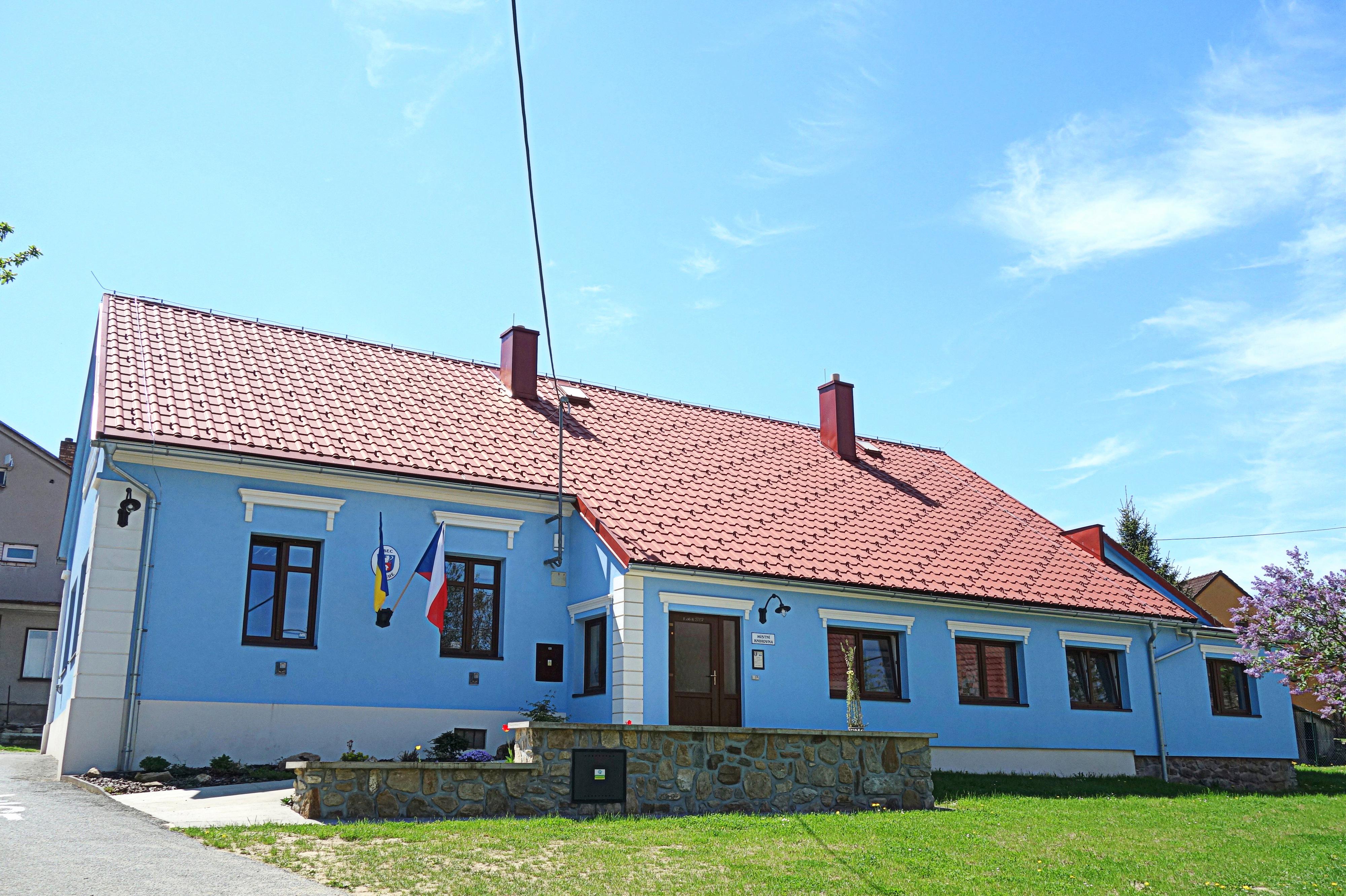 Dlouhé - obecní úřad foto 2