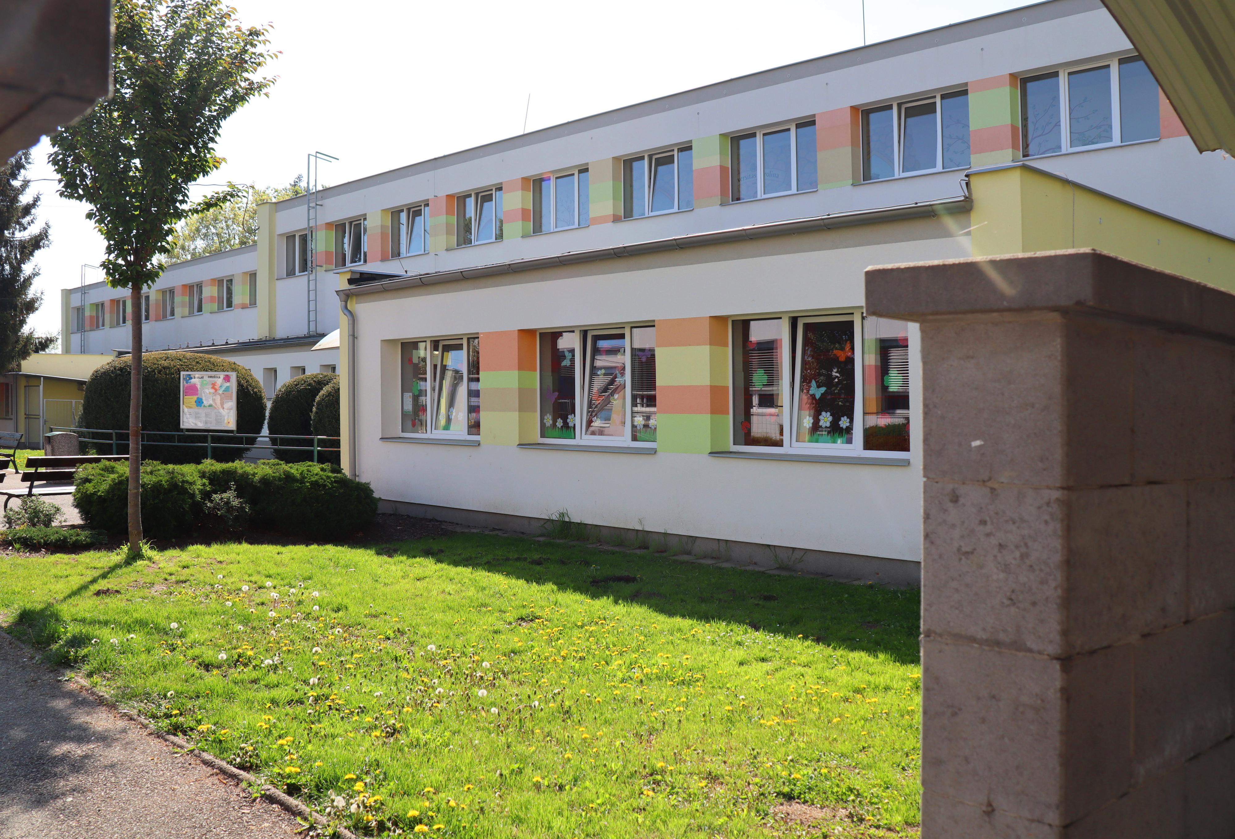 ZŠ Pardubice-Polabiny, Družstevní foto 4