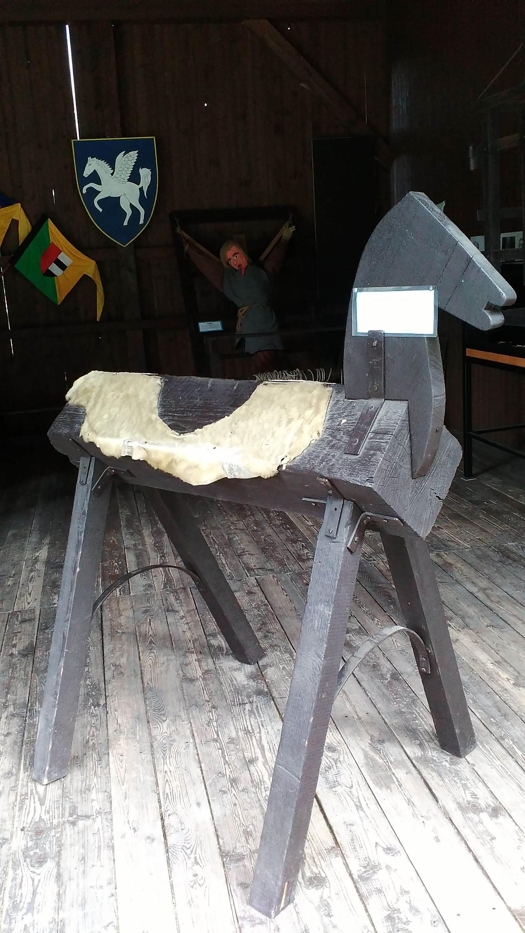 Historický areál Bouzov foto 5
