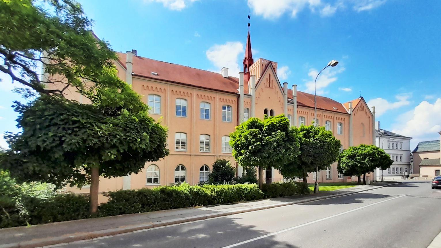 ZŠ Chrudim, Školní náměstí foto 3