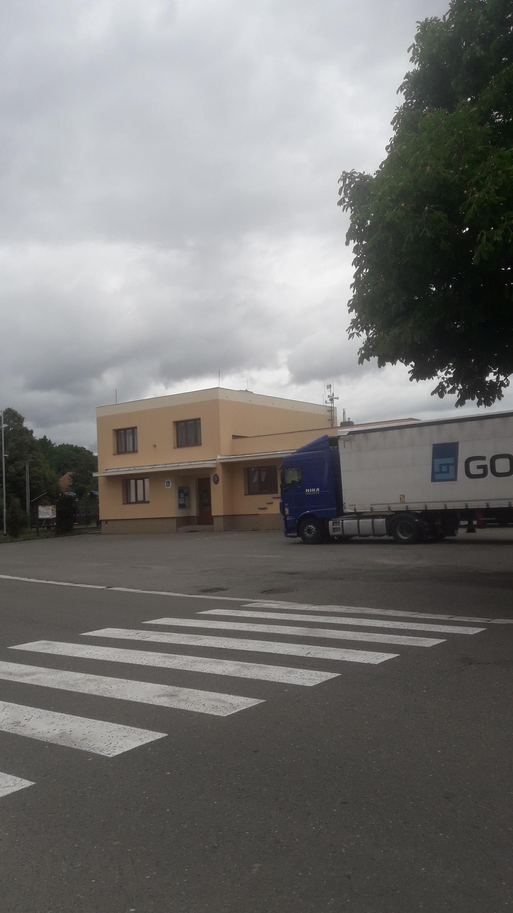 Mokošín - obecní úřad foto 1
