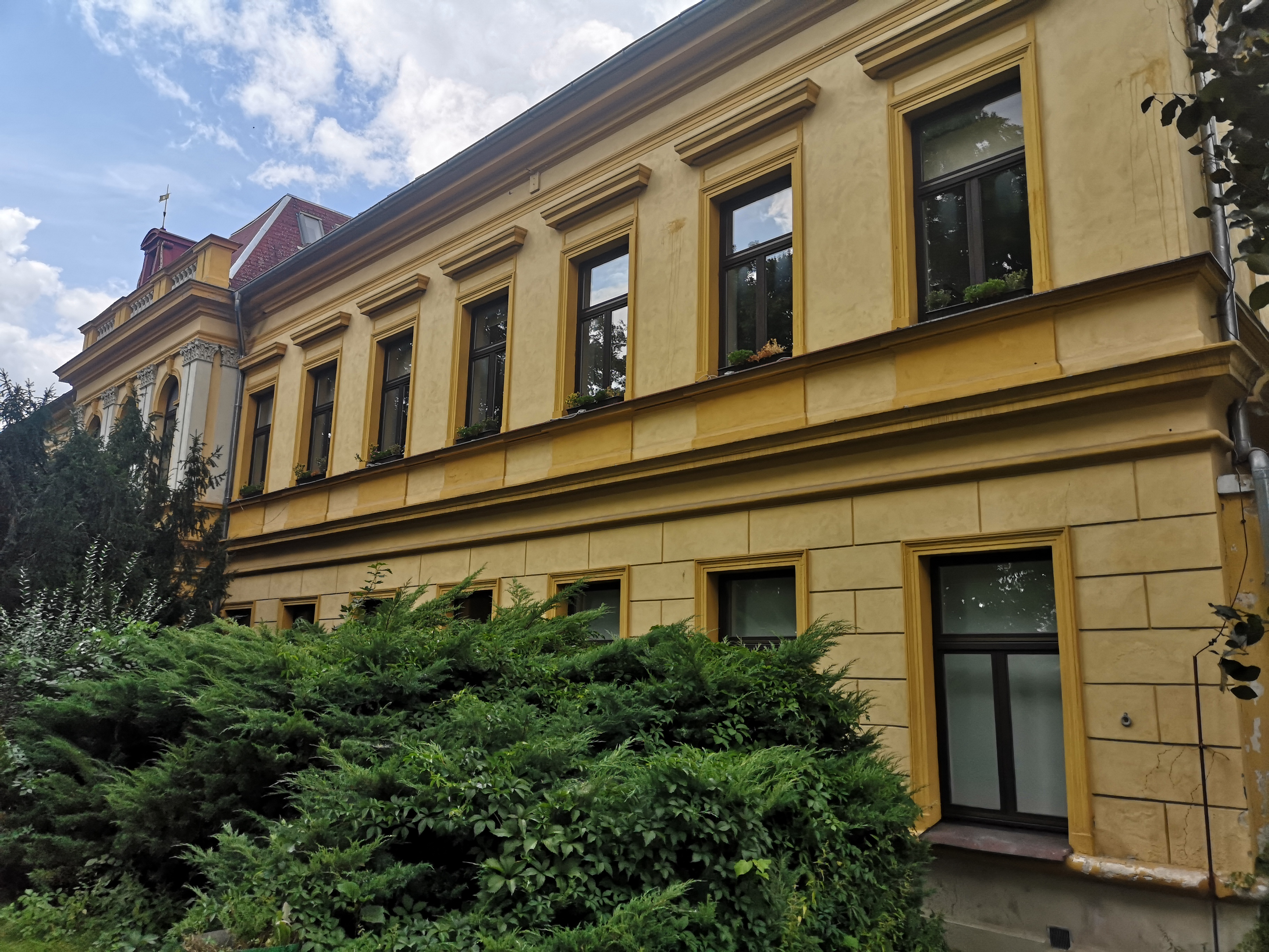 ZŠ, Praha 10, nám. Bratří Jandusů foto 2