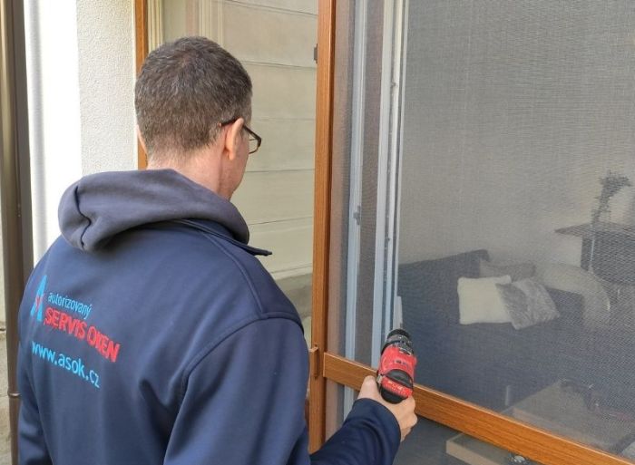 Autorizovaný servis oken foto 3