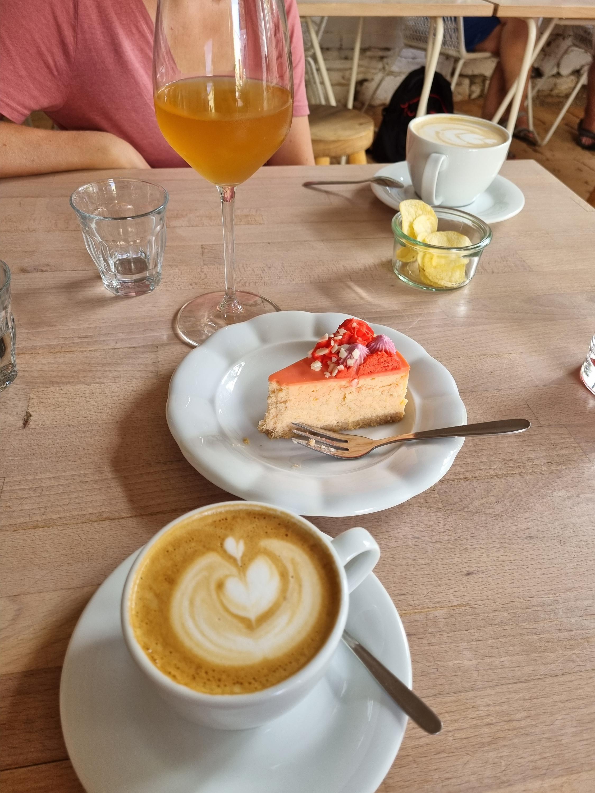 Dvorek Bořetice / café wine bistro