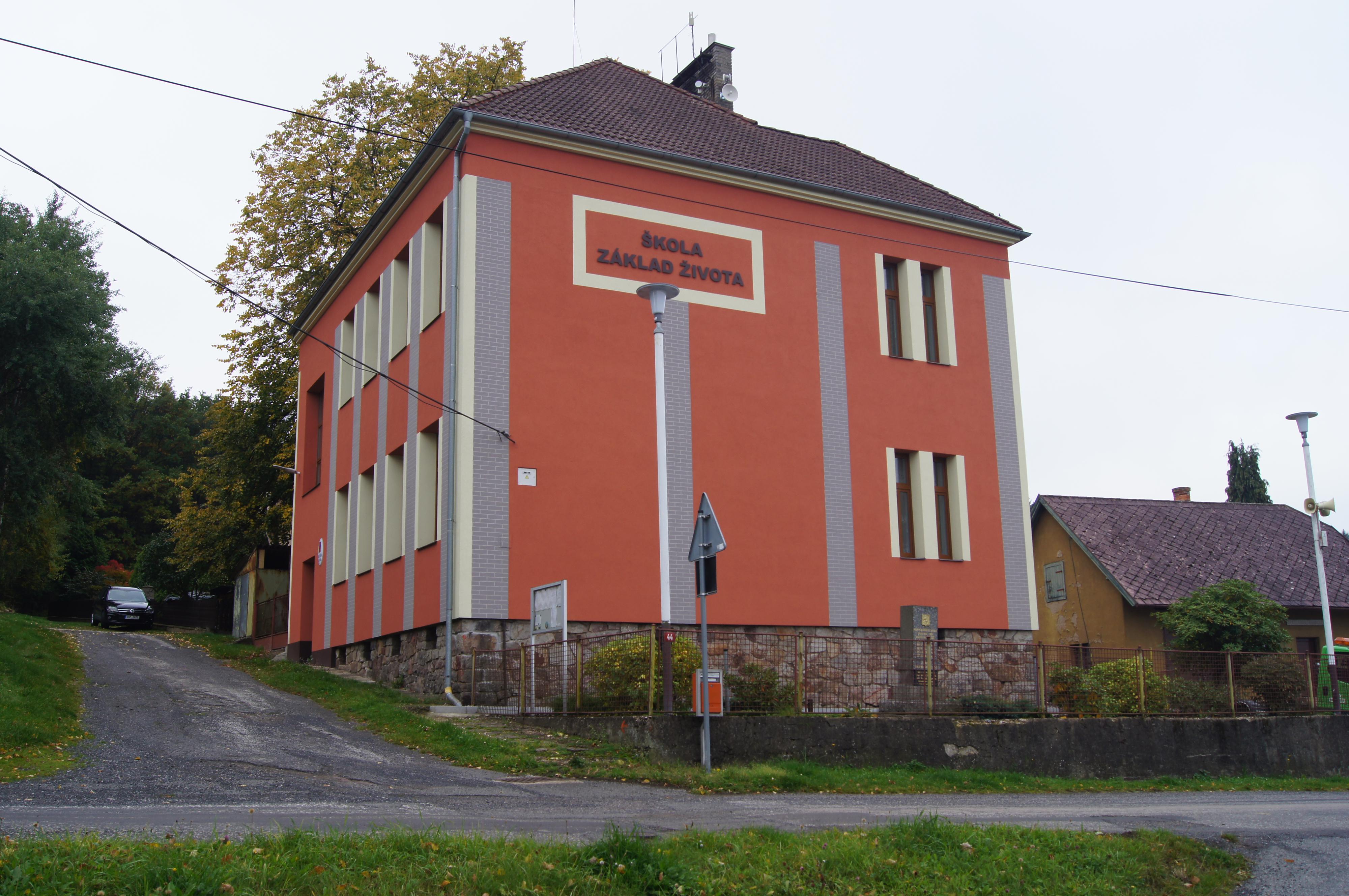 Malá Víska - obecní úřad foto 5