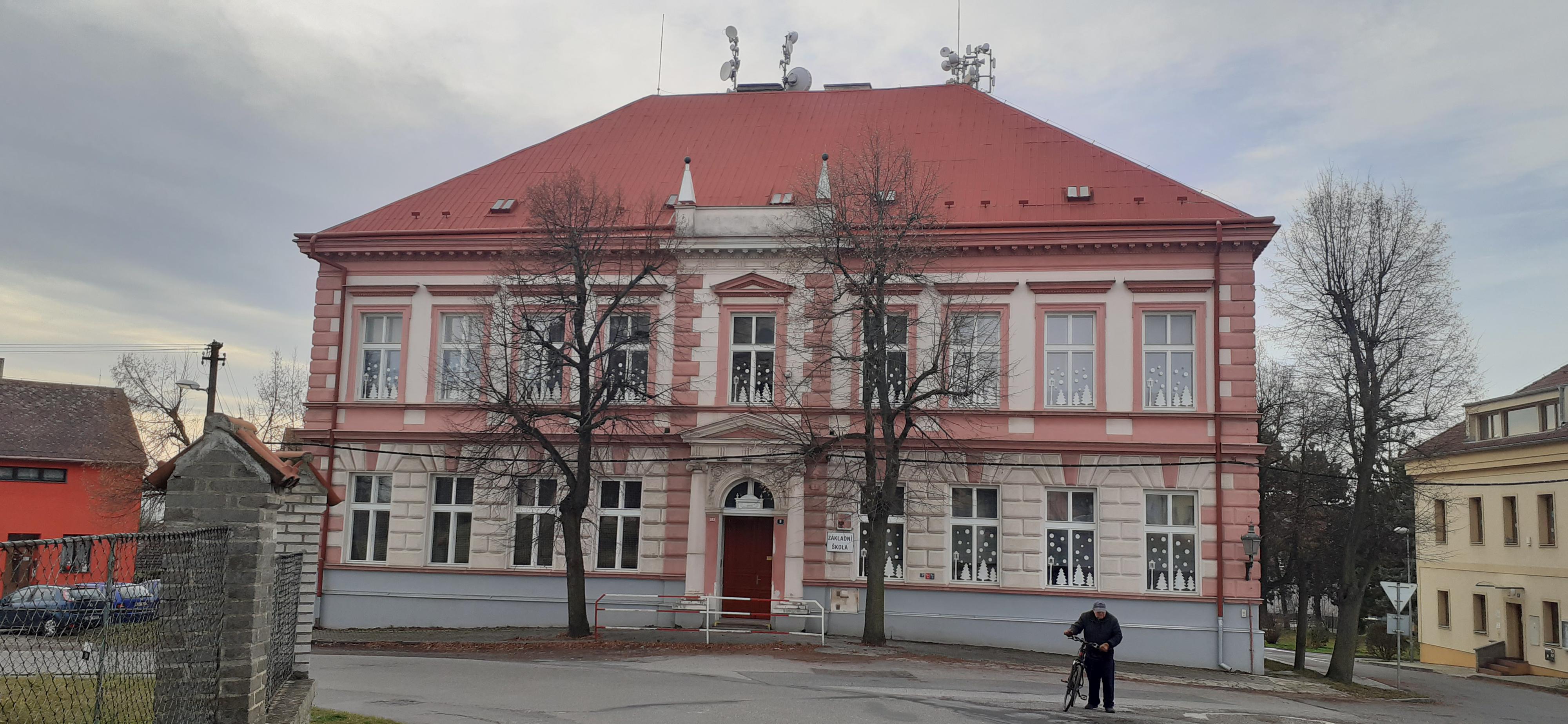 Základní škola, Rudná, 5. května 583 foto 2