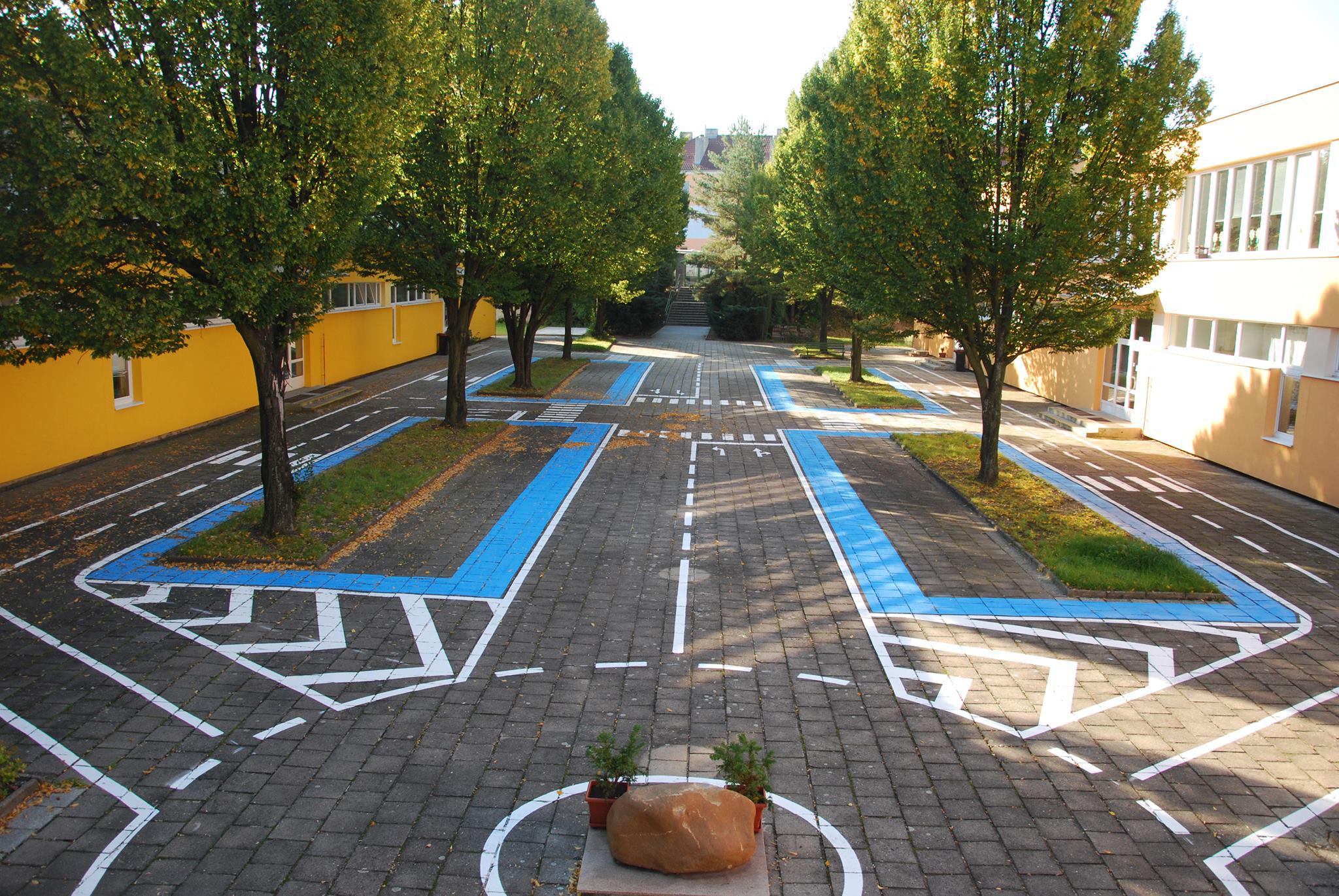 ZŠ a MŠ Kpt. Otakara Jaroše, Louny foto 1