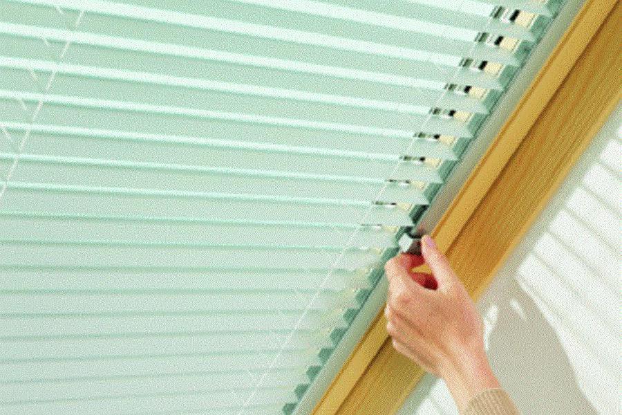 Žaluzie pro střešní okna