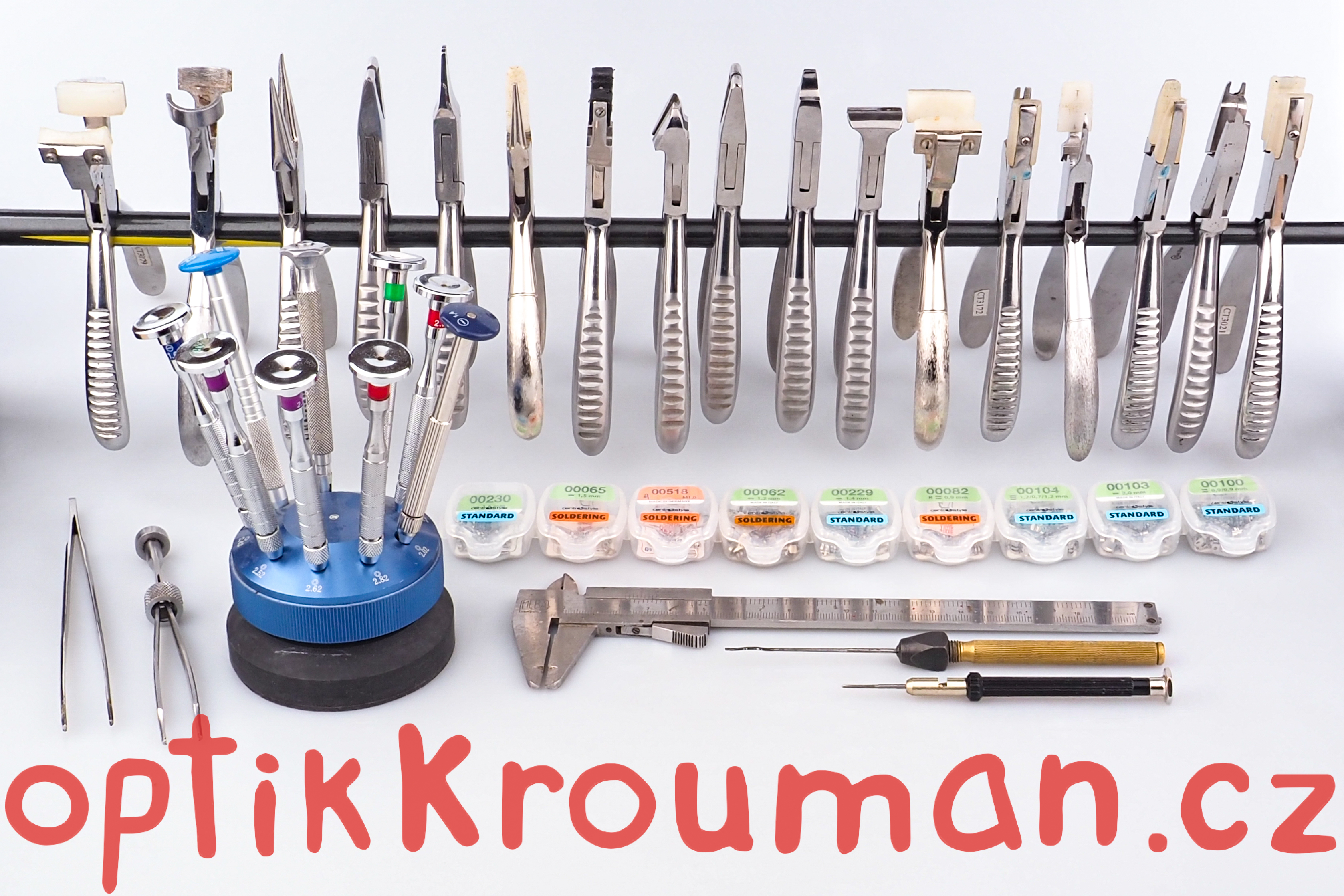 Opravy dioptrických i slunečních brýlí.