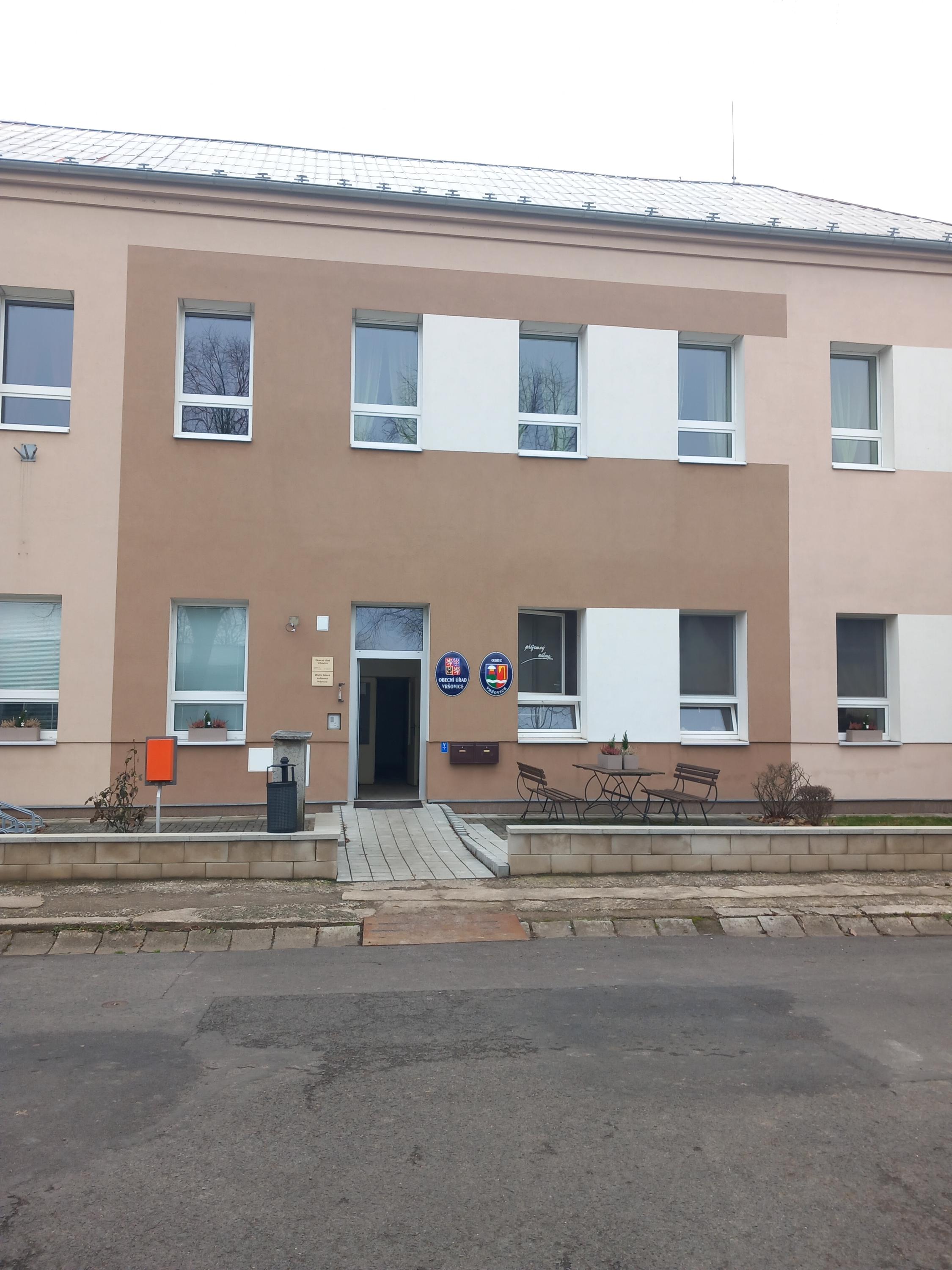 Vršovice - obecní úřad foto 2