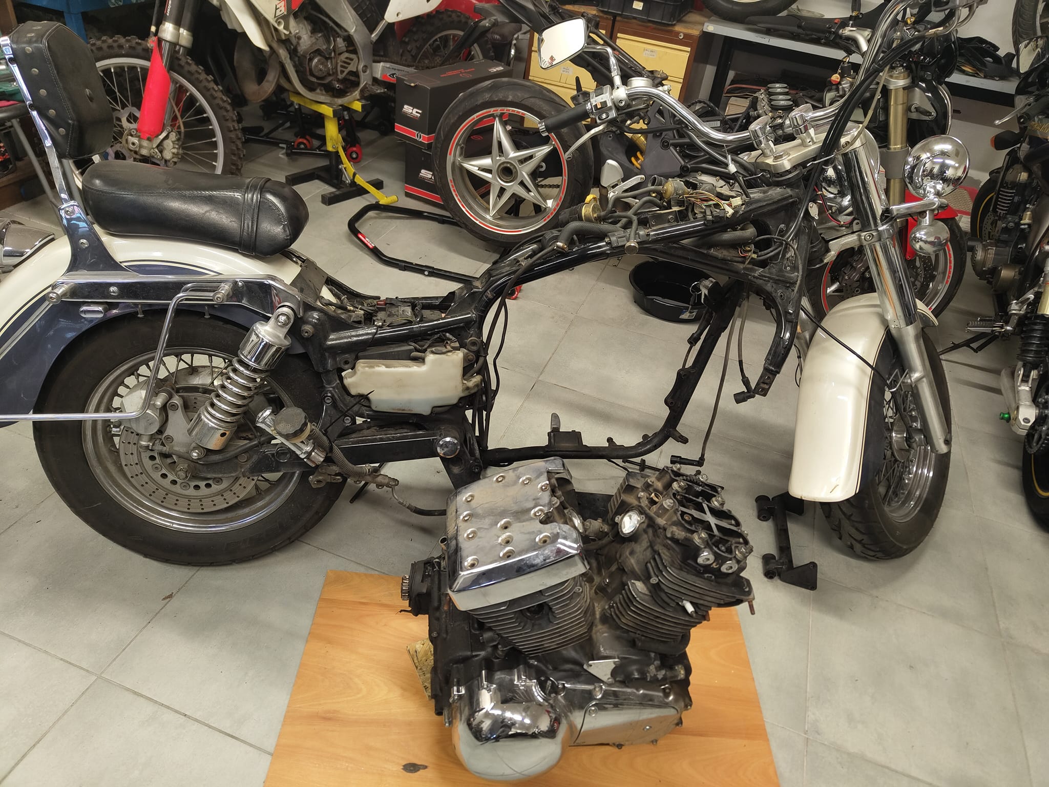 DAEMONS Moto Custom foto 2