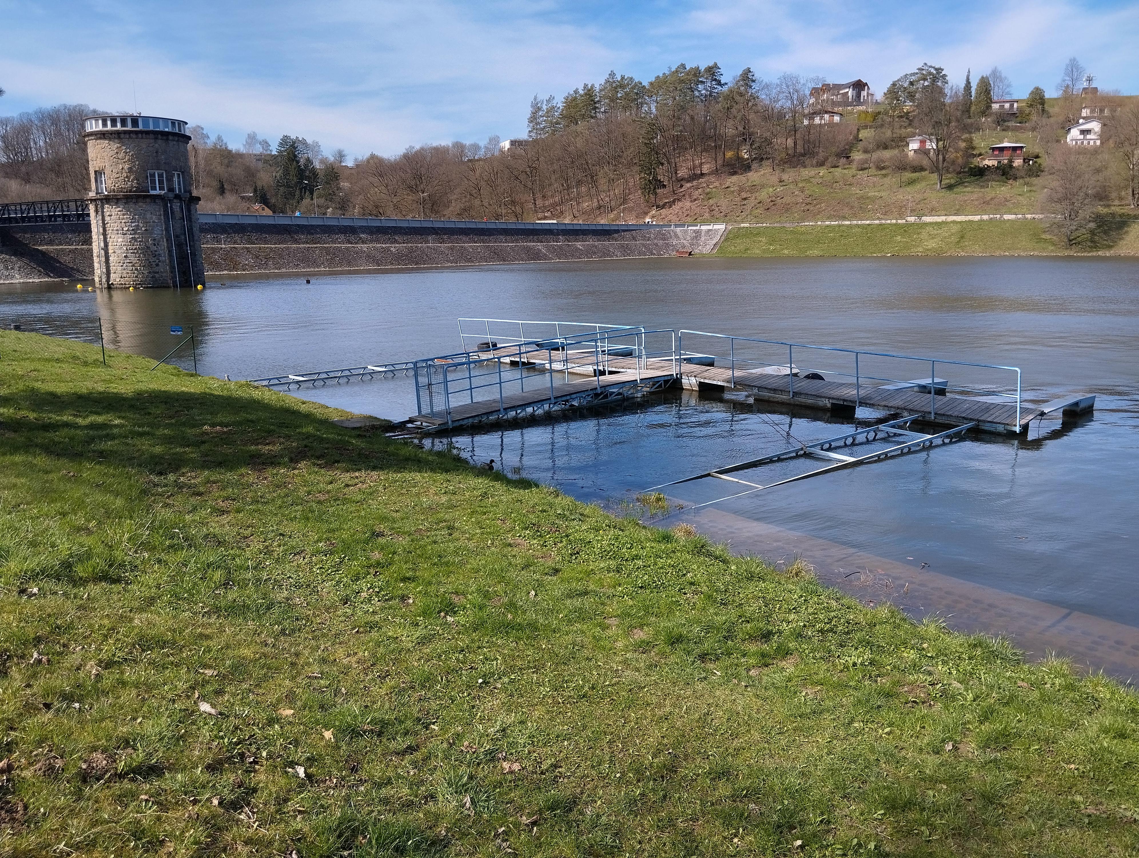 Půjčovna lodiček a šlapadel v. n. Luhačovice foto 3