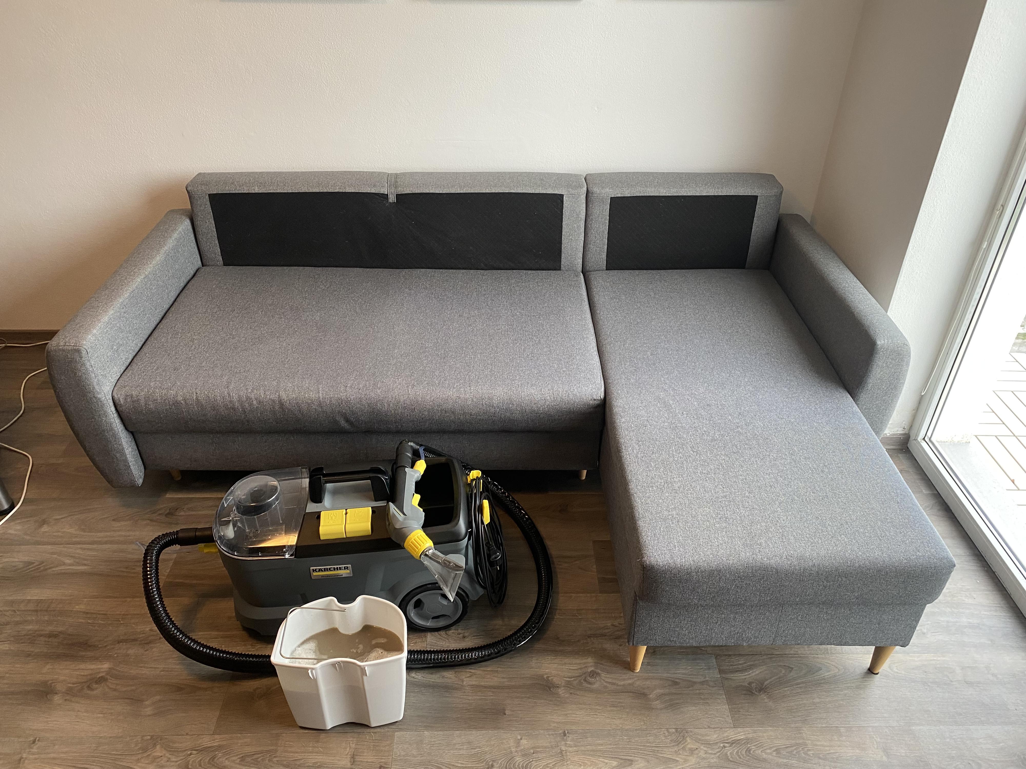 Čištění sedacích souprav nebo autosedaček