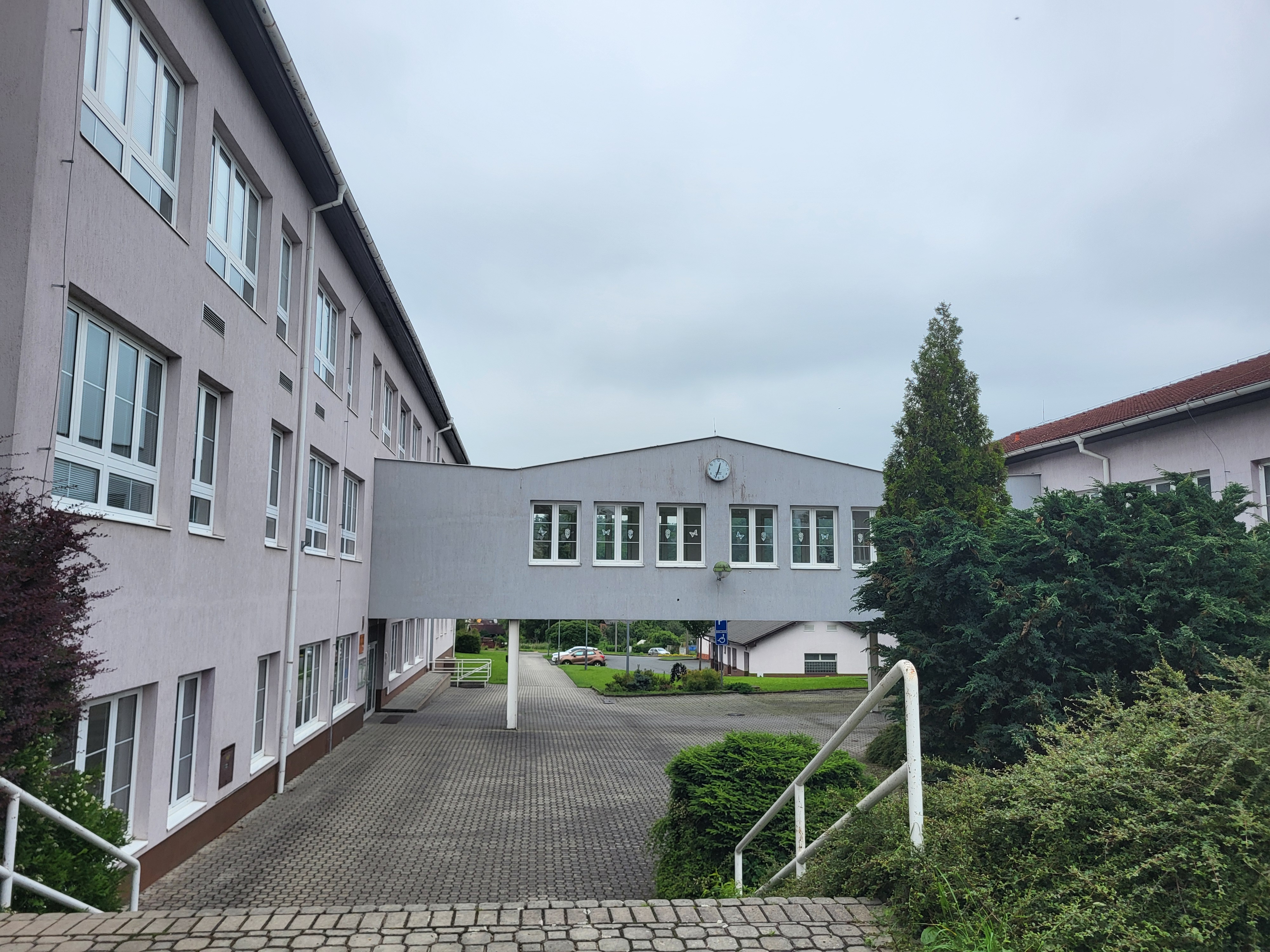 Základní škola a Mateřská škola Radnice foto 4