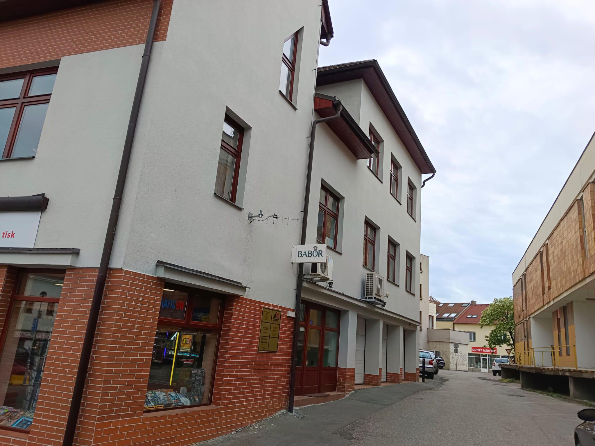 Advokát naproti obchodnímu domu foto 4