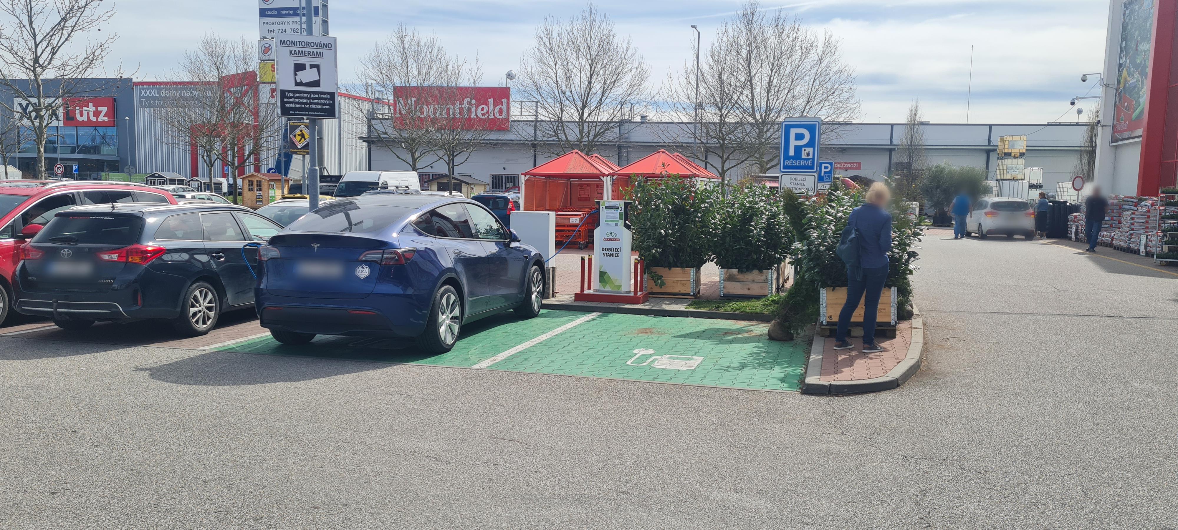 BAUHAUS – nabíjecí stanice foto 3