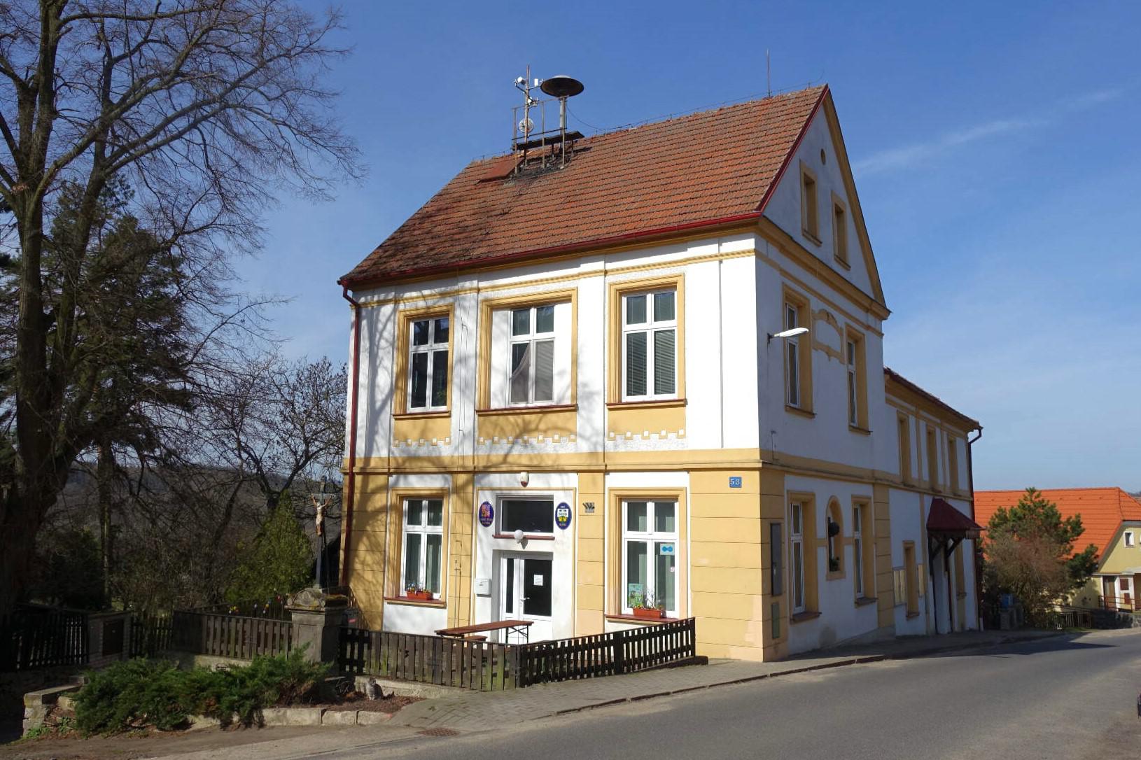 Hlinná - obecní úřad foto 3