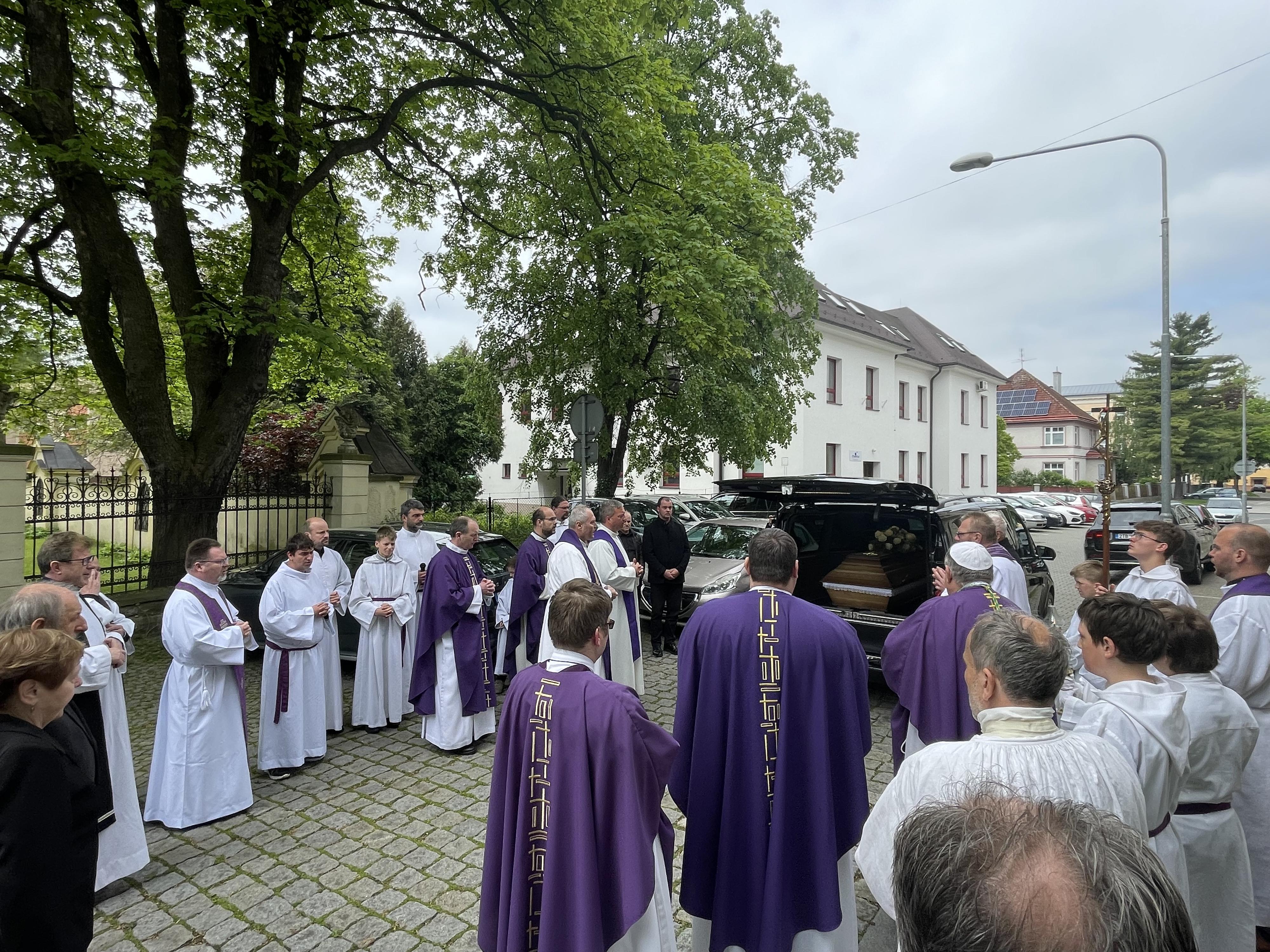 Vítězslav Dernický pohřební ústav CHARITAS foto 6