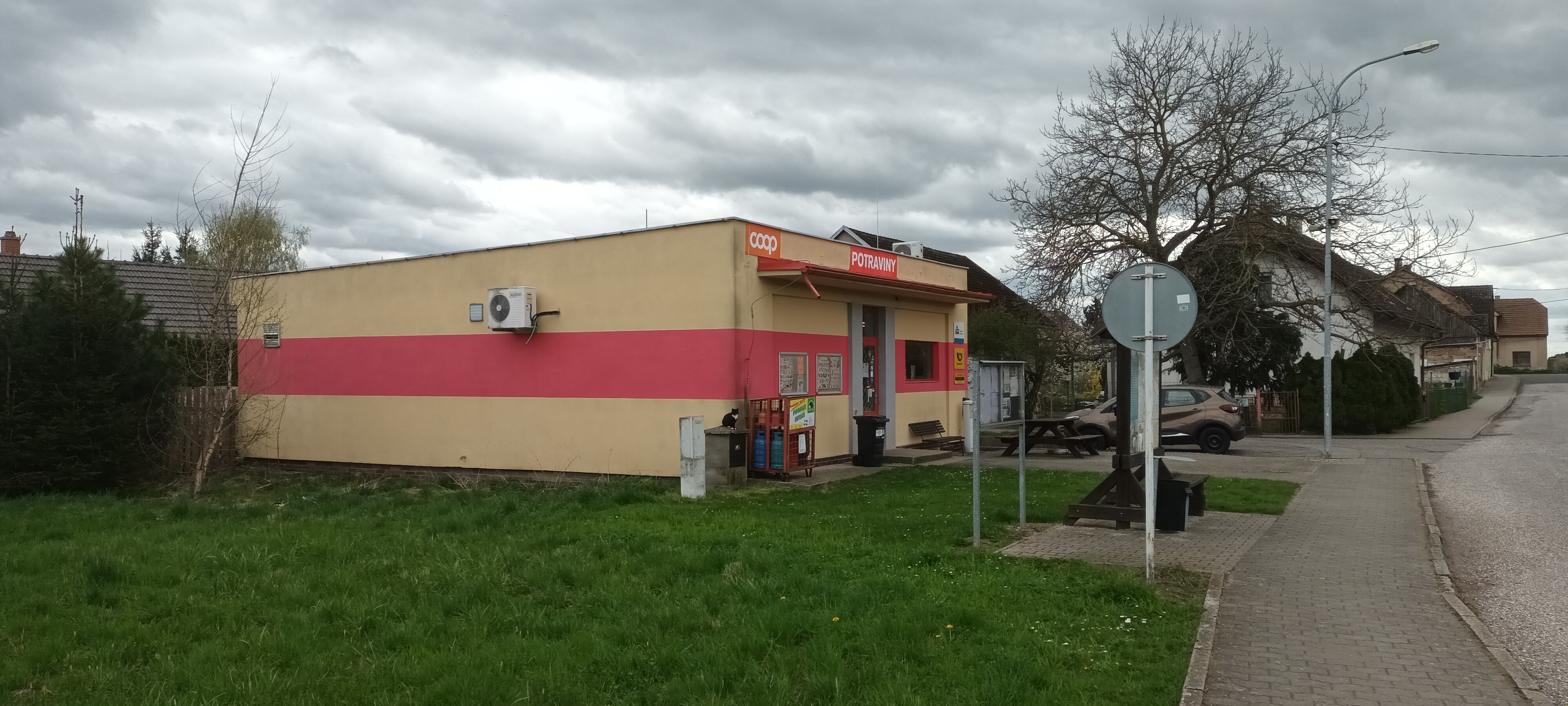 Jednota, spotřební družstvo Nová Paka - COOP foto 2