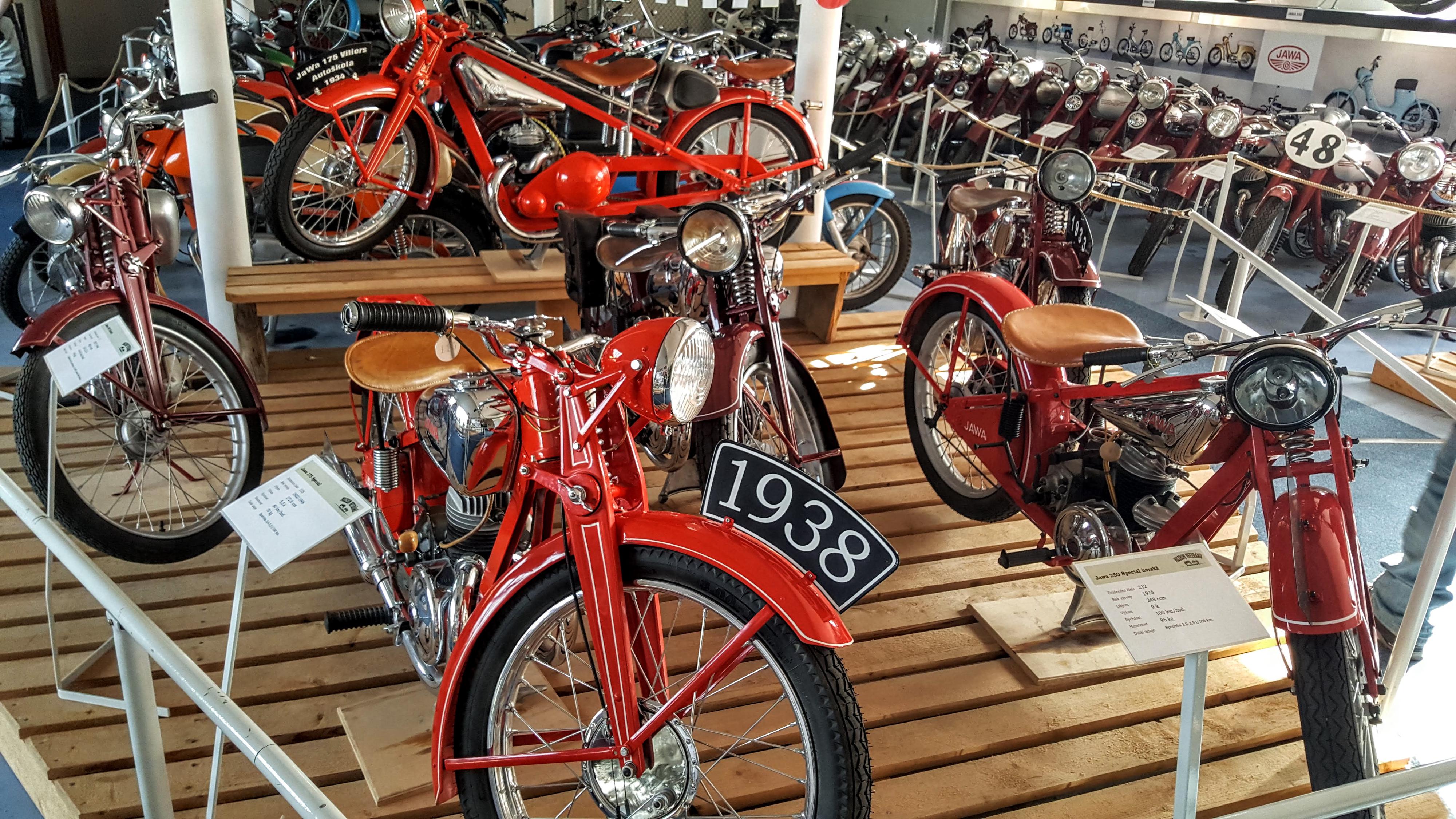 Veterán muzeum motocyklů a traktorů Radovesnice II foto 5