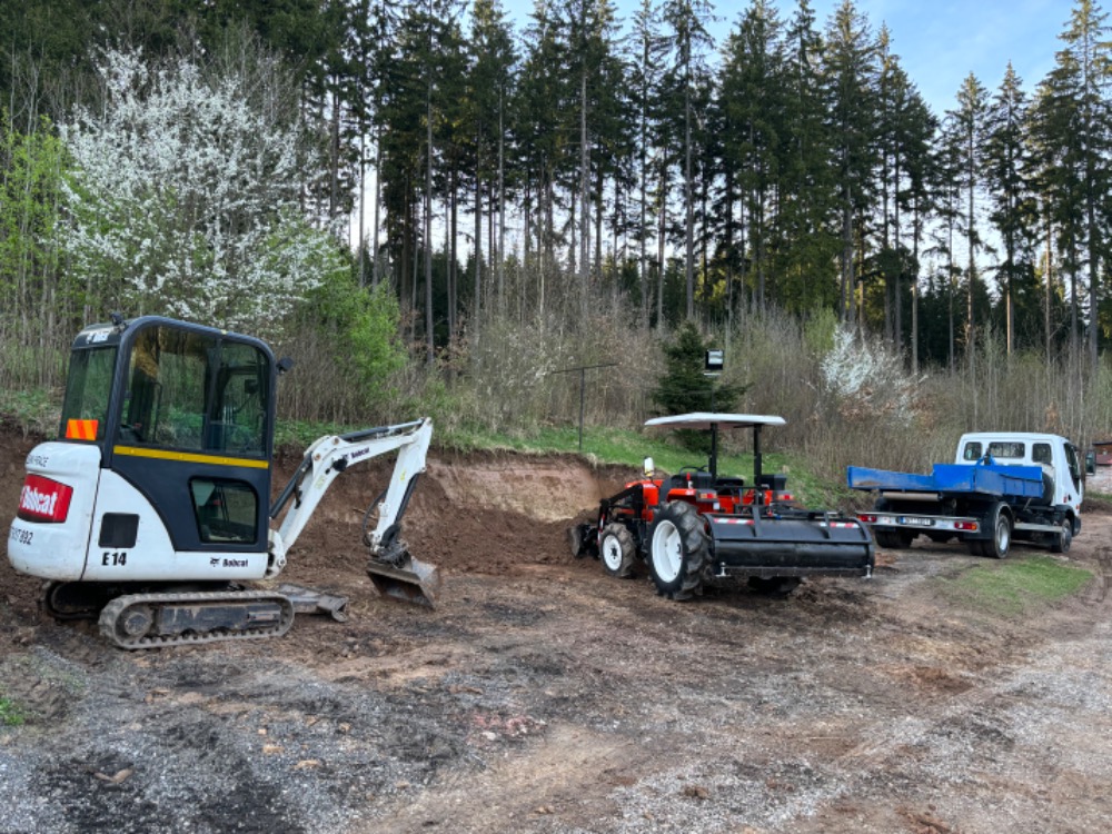 Zemní práce,  autoservis a pneuservis Robert Sekerka foto 3