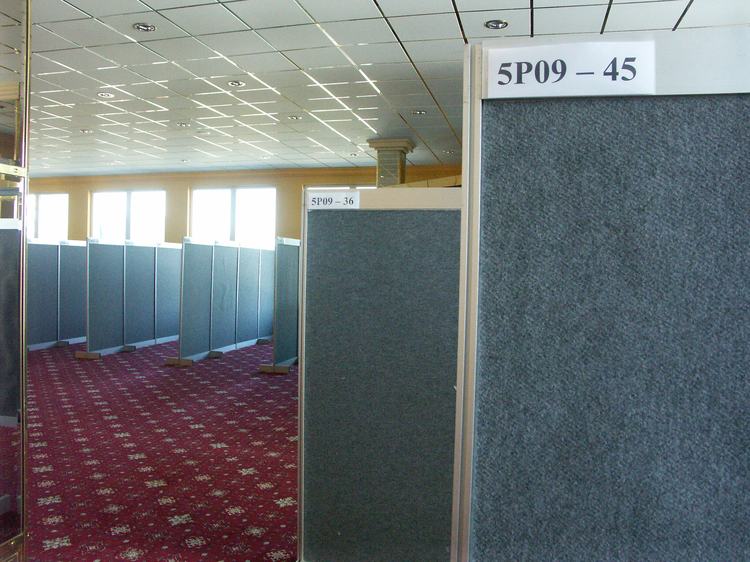 Pronájem výstavních stojanů na postery (plakáty)