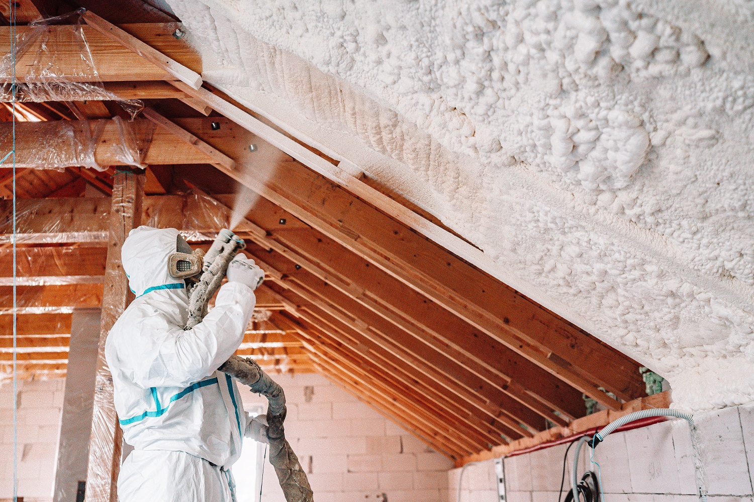 Stříkaná pěnová izolace - profesionální zateplení