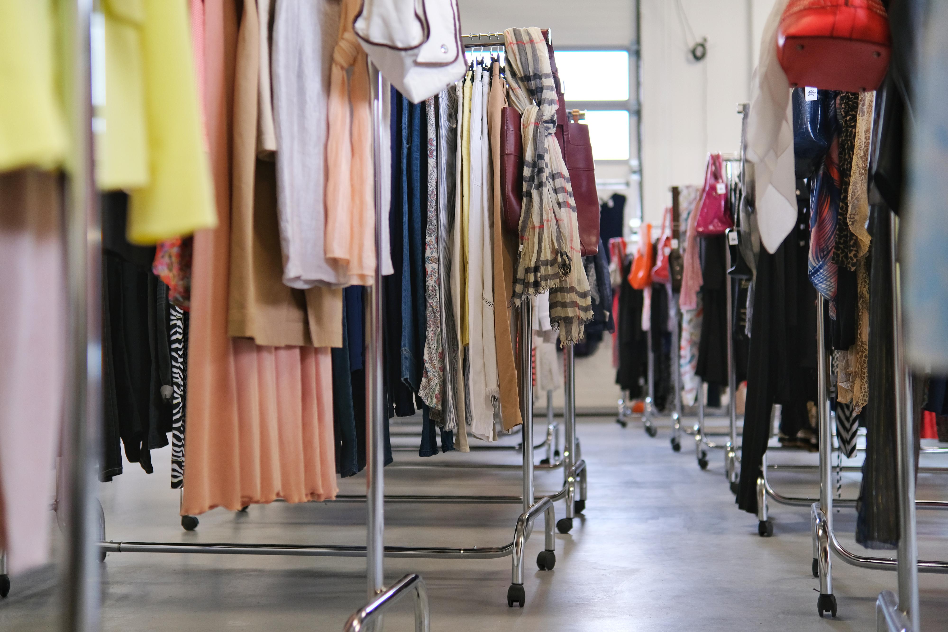 Fashion Charity Shop Hovorčovice foto 4