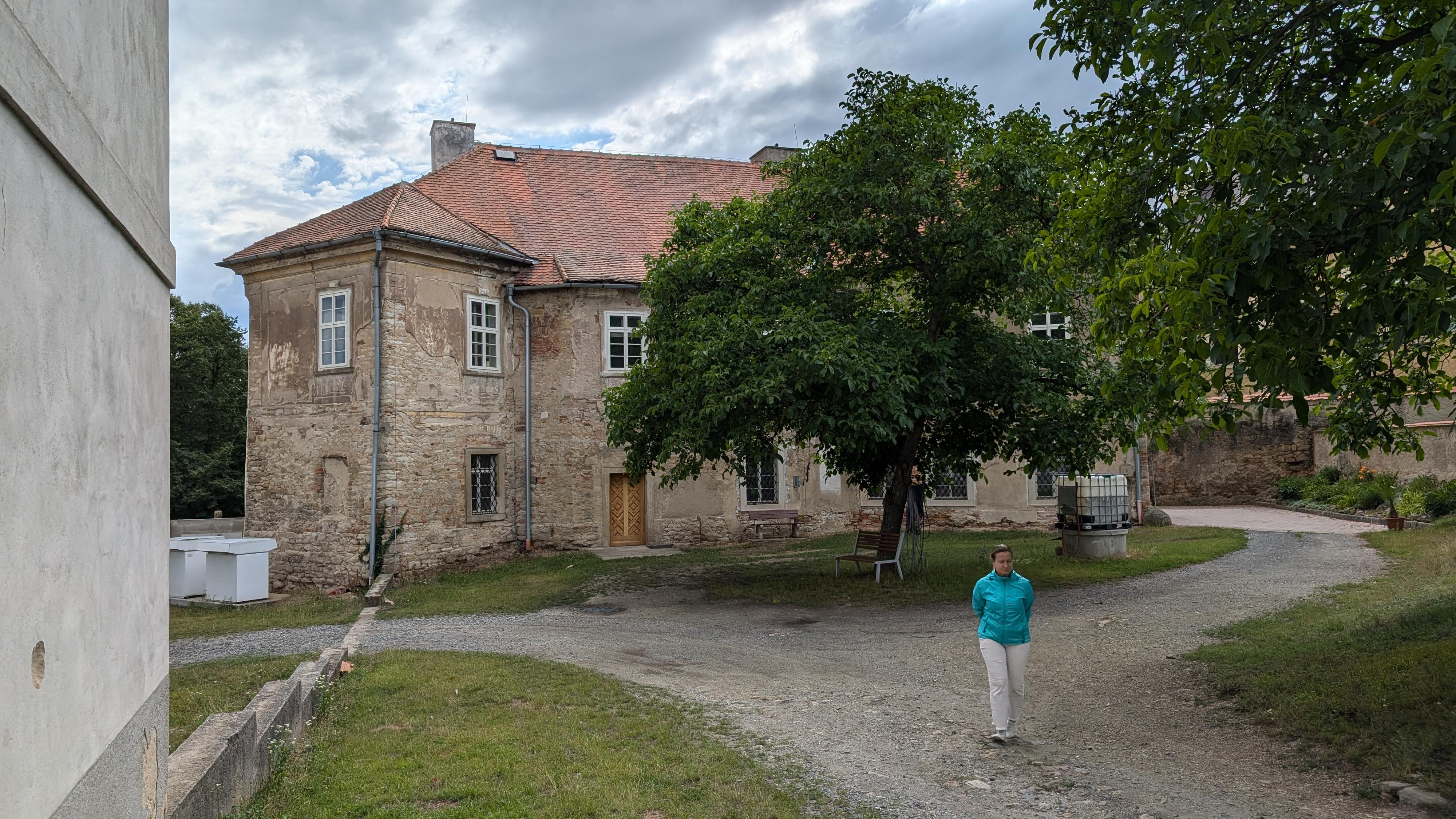 Tuklaty - obecní úřad foto 3
