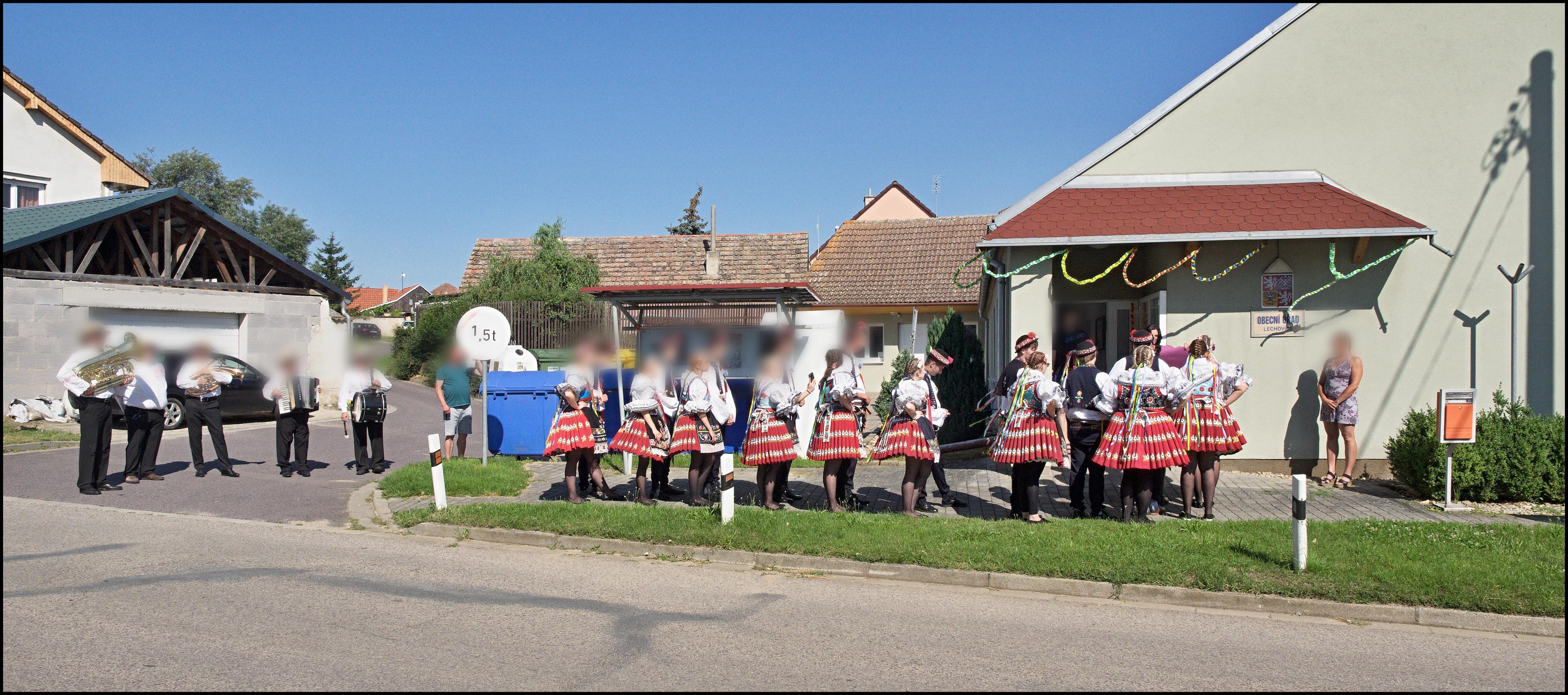 Lechovice - obecní úřad foto 2