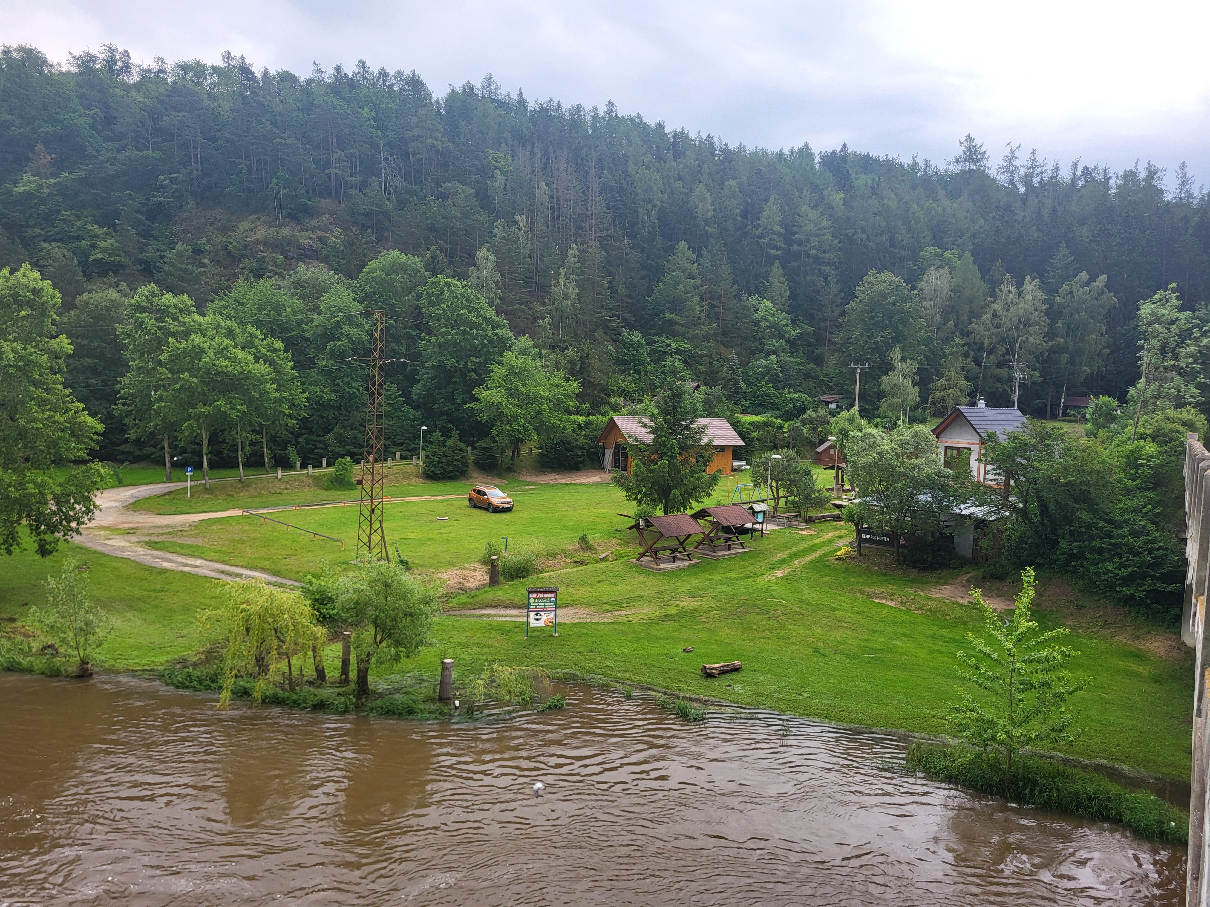 Kemp Pod mostem Zvíkovec foto 6