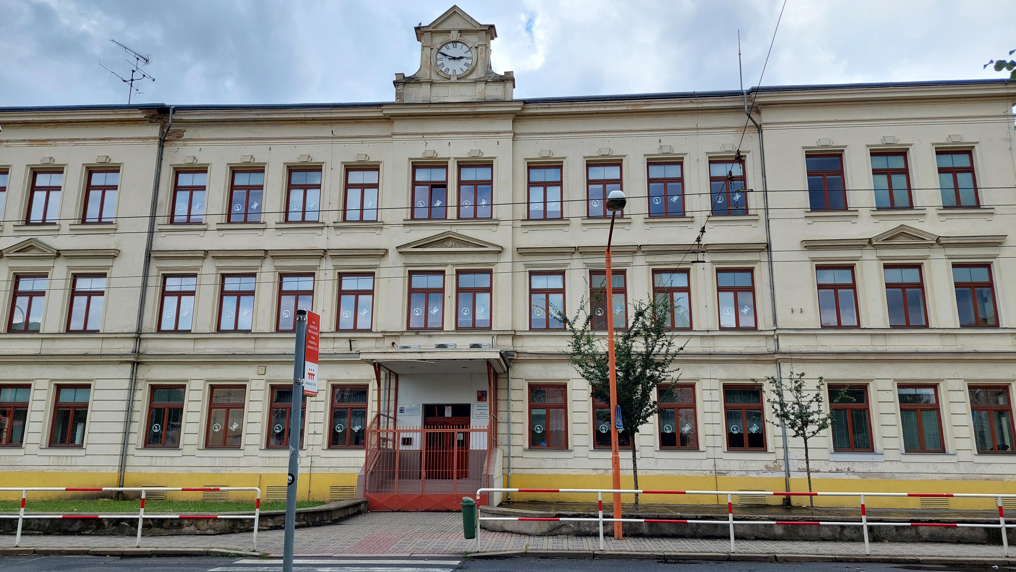 ZŠ a MŠ, Teplice, U Červeného kostela 110 foto 2