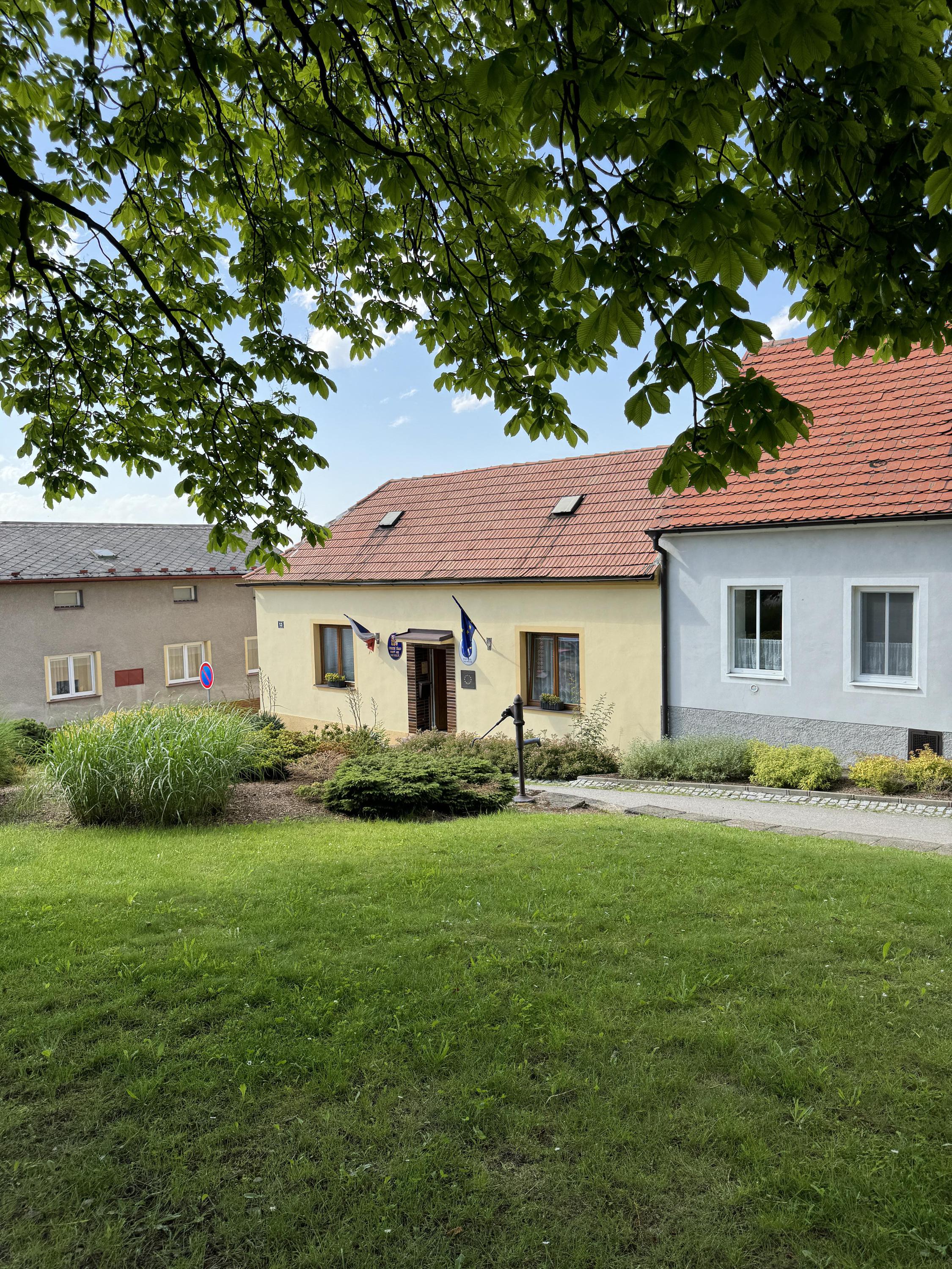 Svatý Jan nad Malší - obecní úřad foto 3