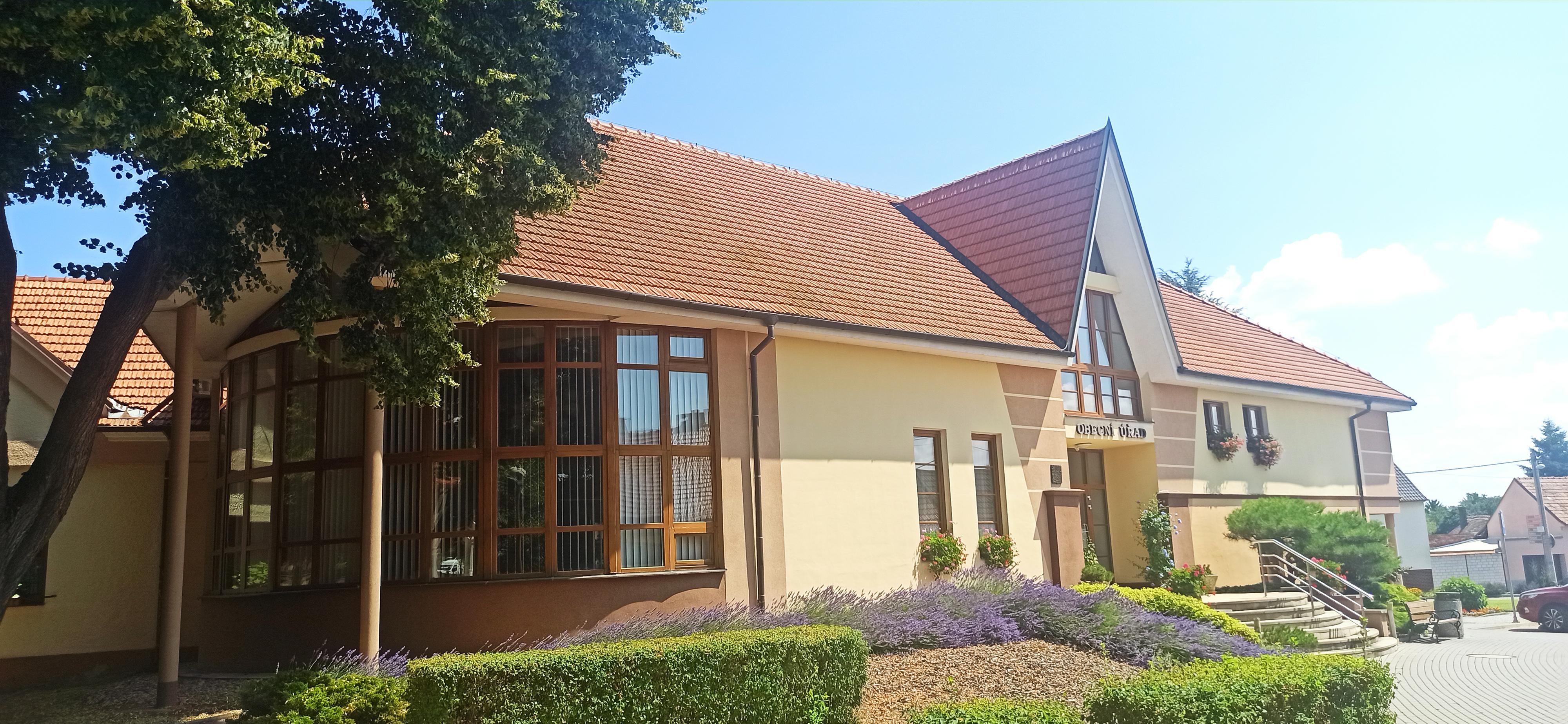 Rohatec - obecní úřad foto 5