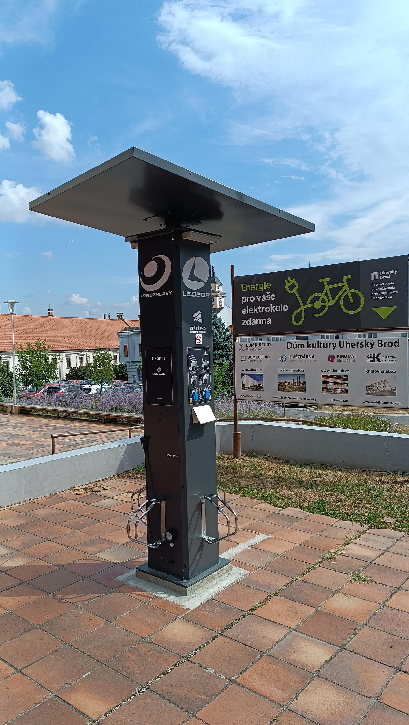 Nabíjecí stanice pro elektrokola Planetárium foto 2