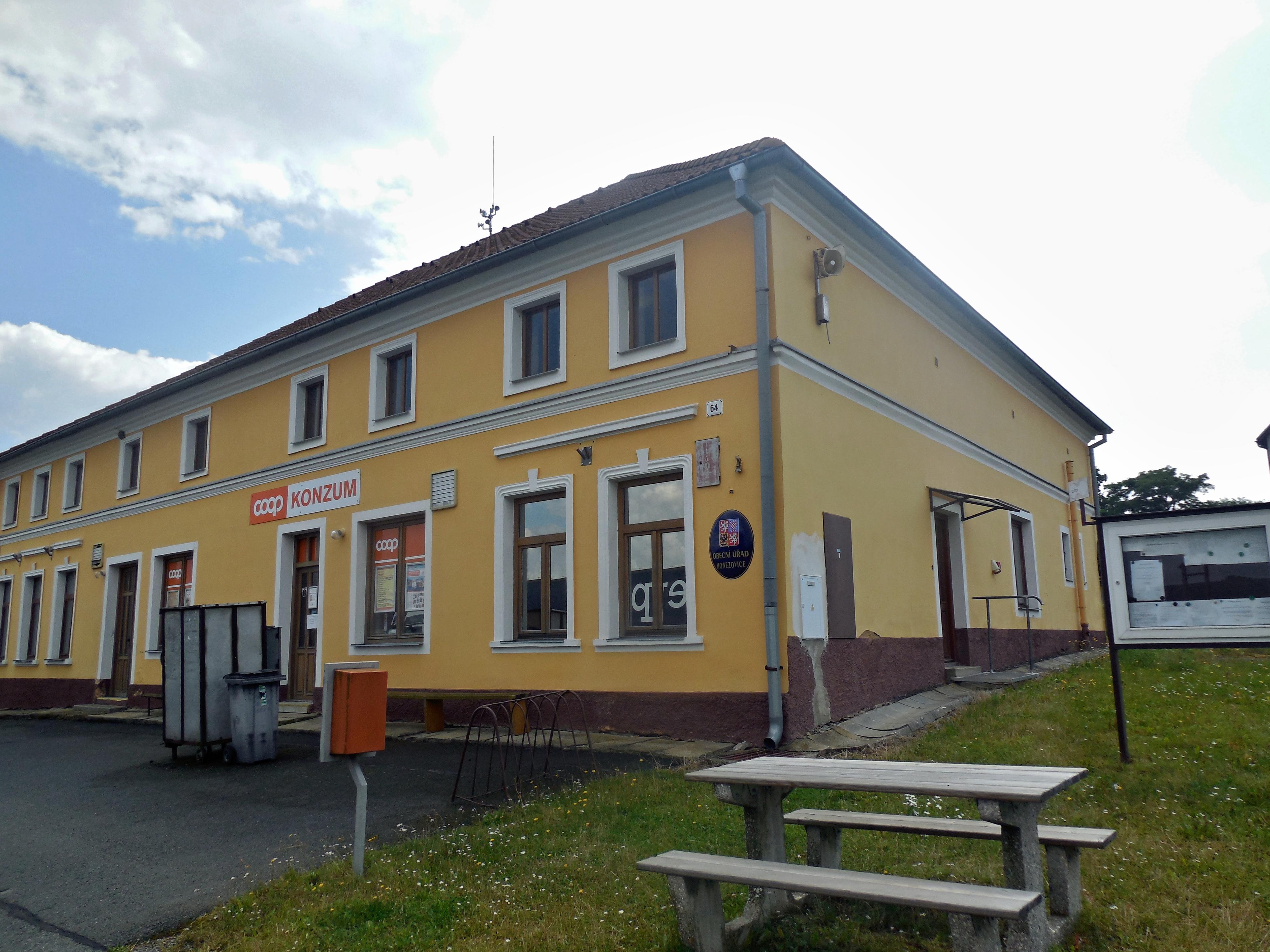 Honezovice - obecní úřad foto 3