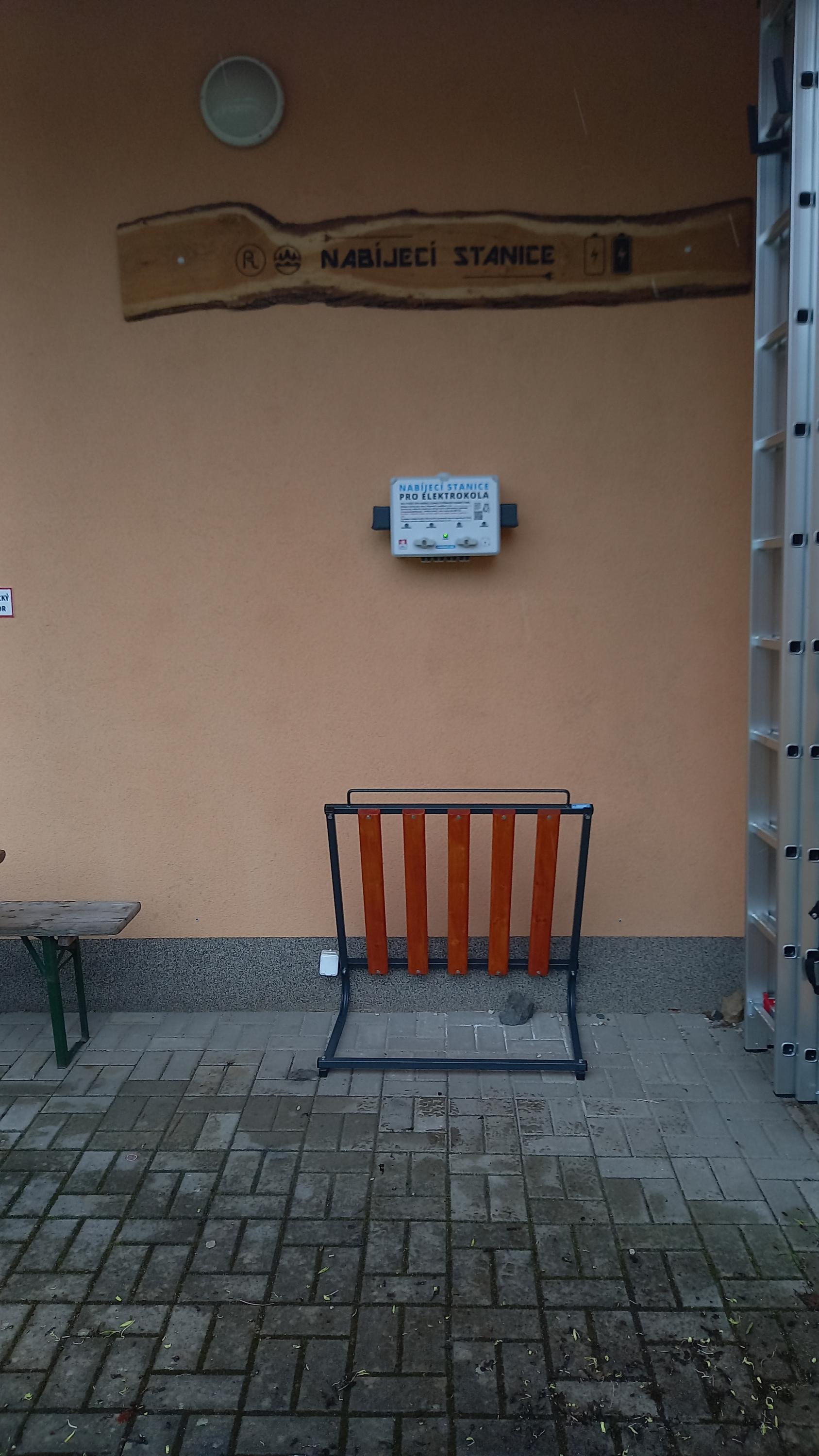 Nabíjecí stanice Sportovní areál Háj foto 2