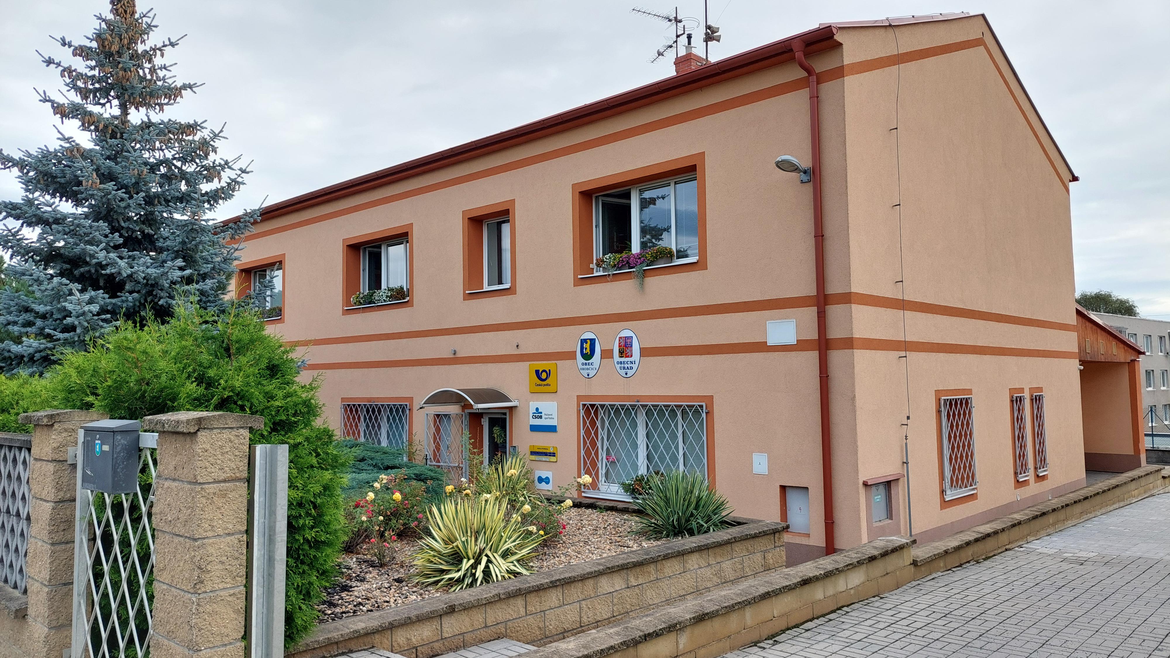 Hrobčice - obecní úřad foto 2