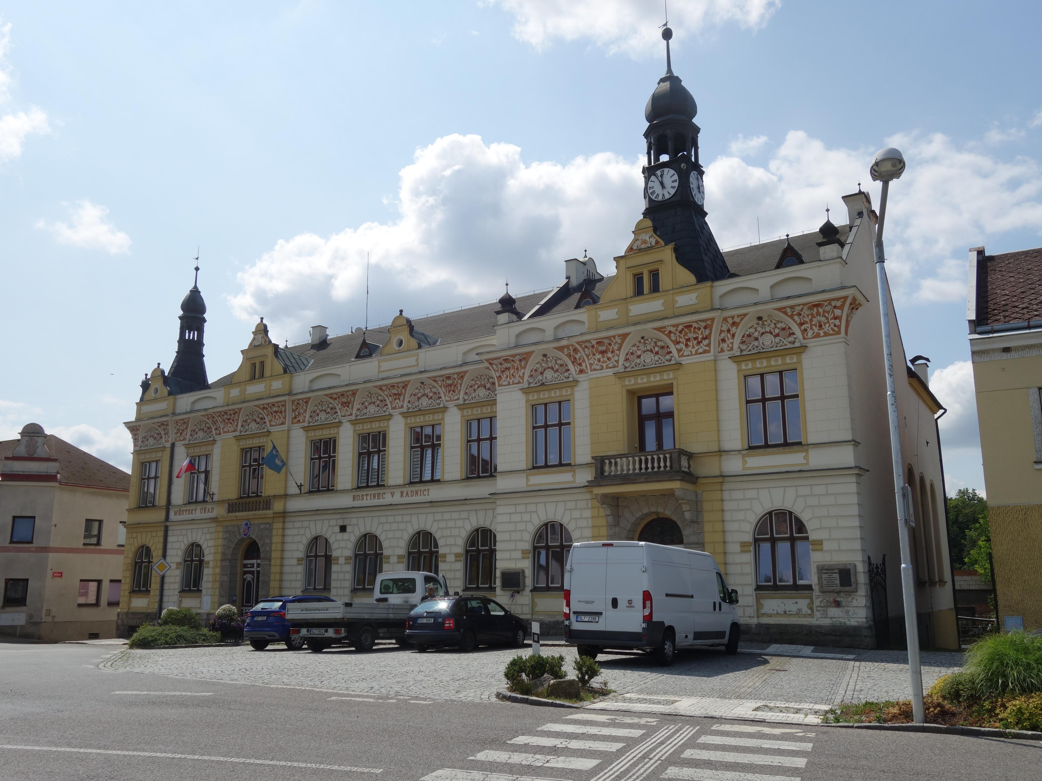 Rovensko pod Troskami - městský úřad foto 5