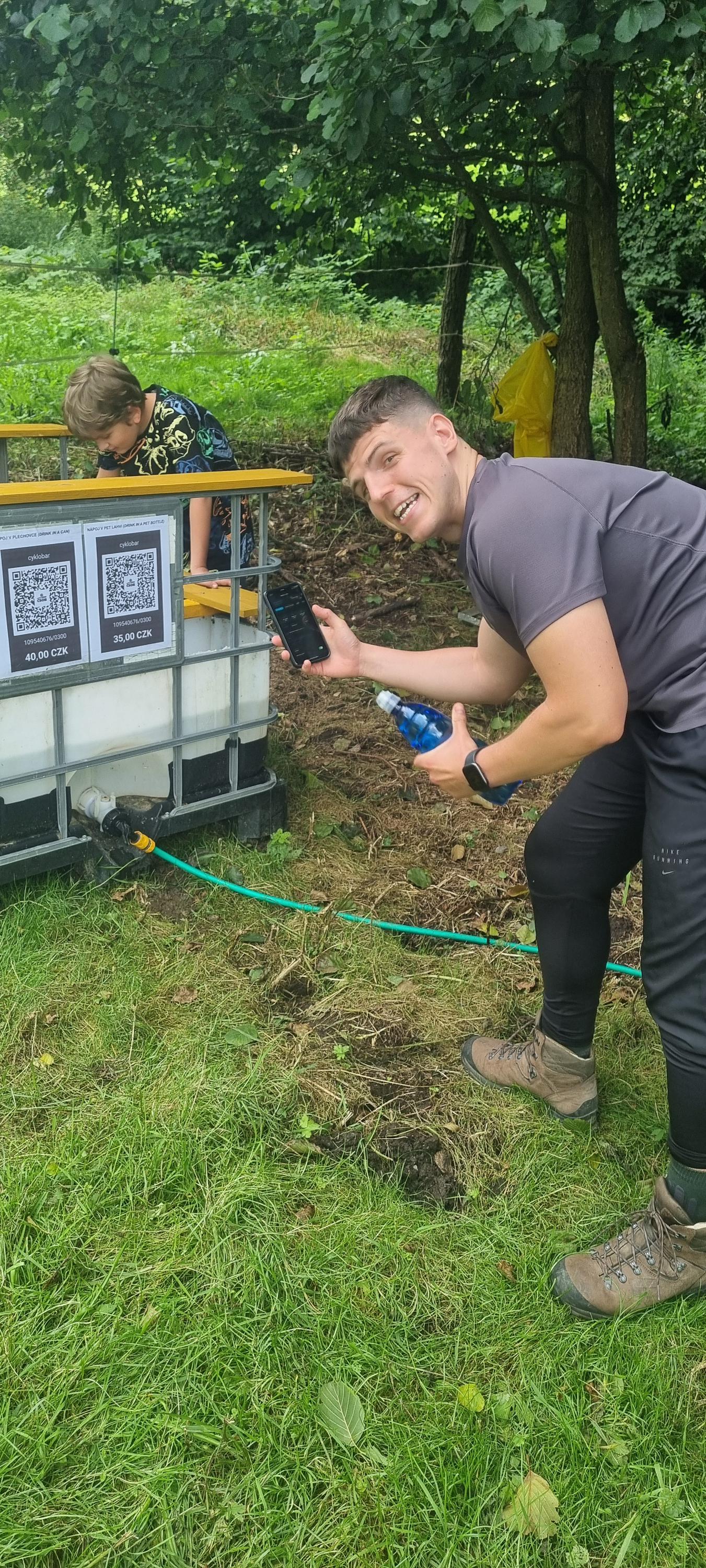 Samoobslužný cyklobar u Rudoltické myslivny foto 2